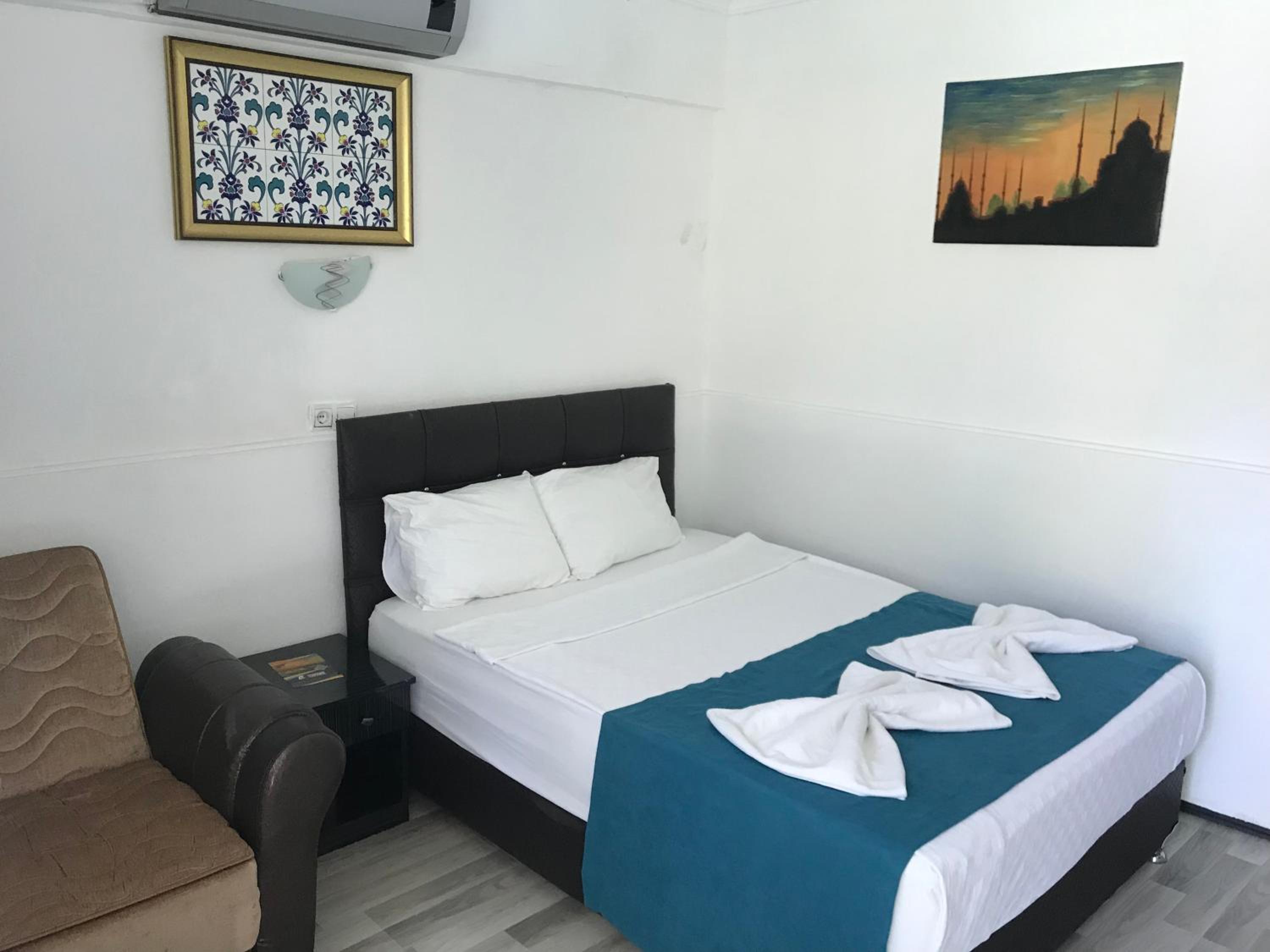 Standard Double Room - Photo 10