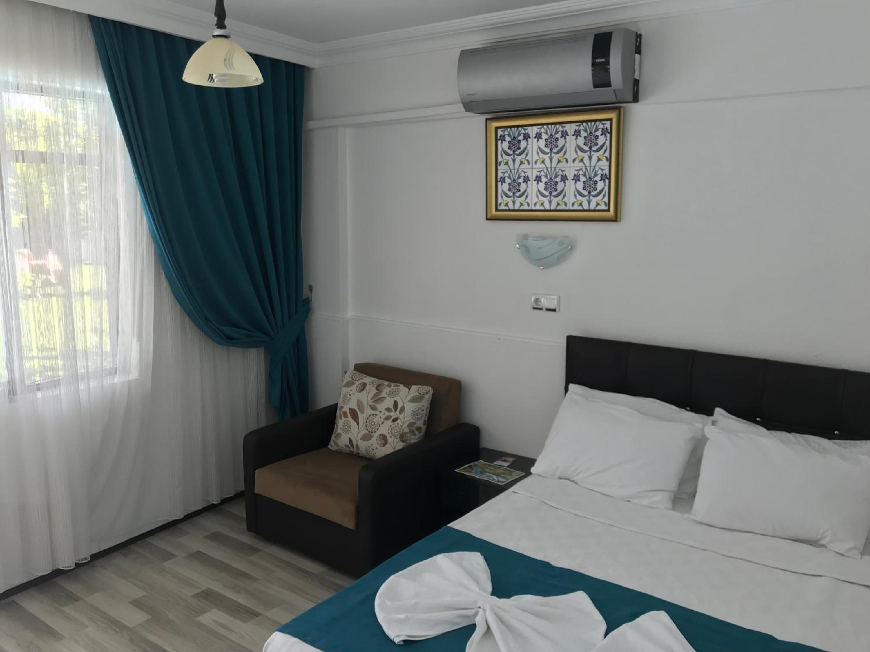 Standard Double Room - Photo 9