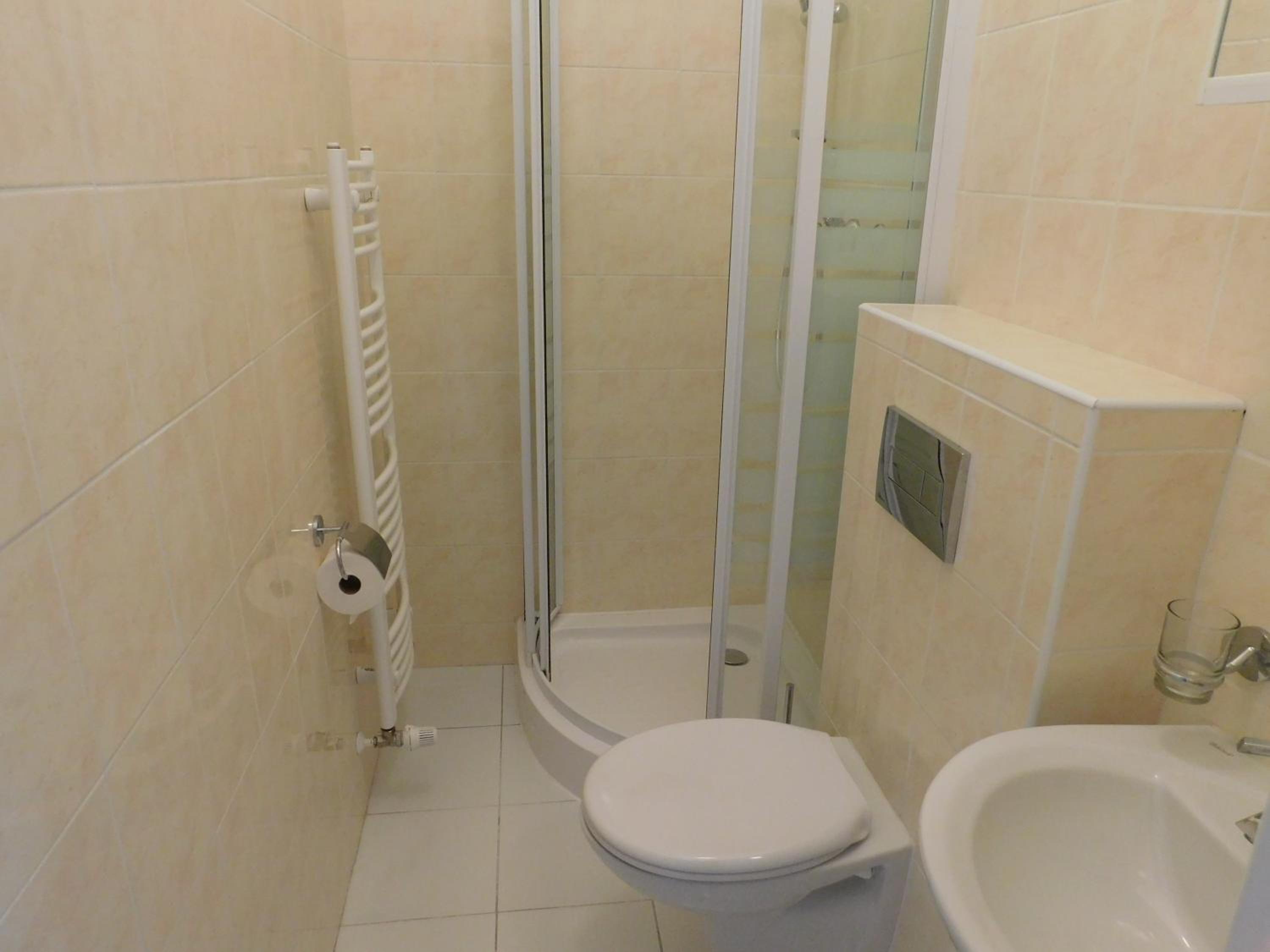 Twin Room With Shower photo 2