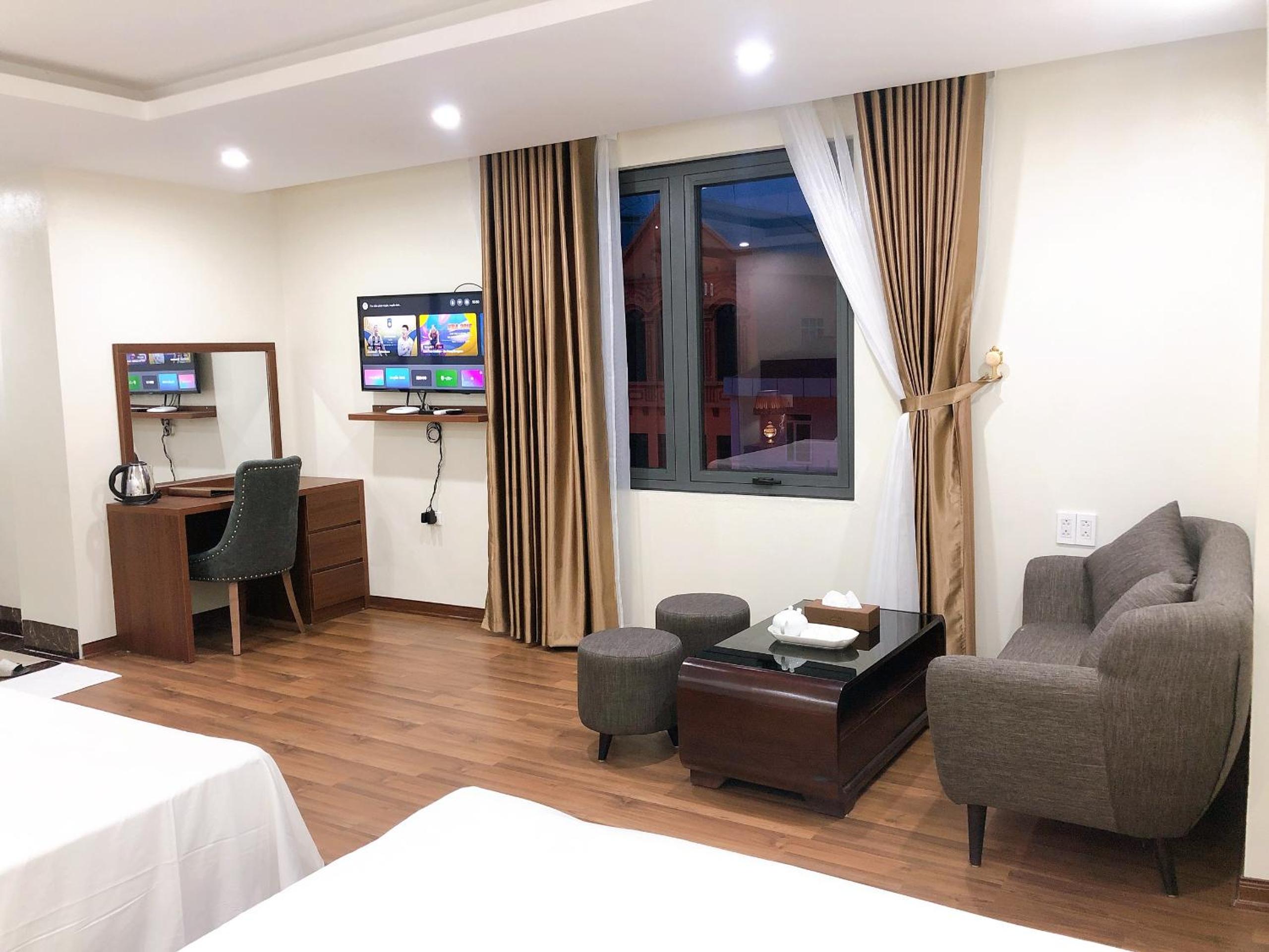 Deluxe Family Room - Photo 7