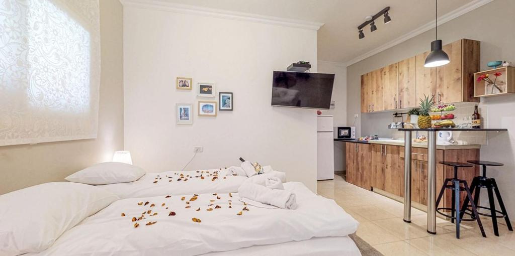 Economy Double Room - Photo 10