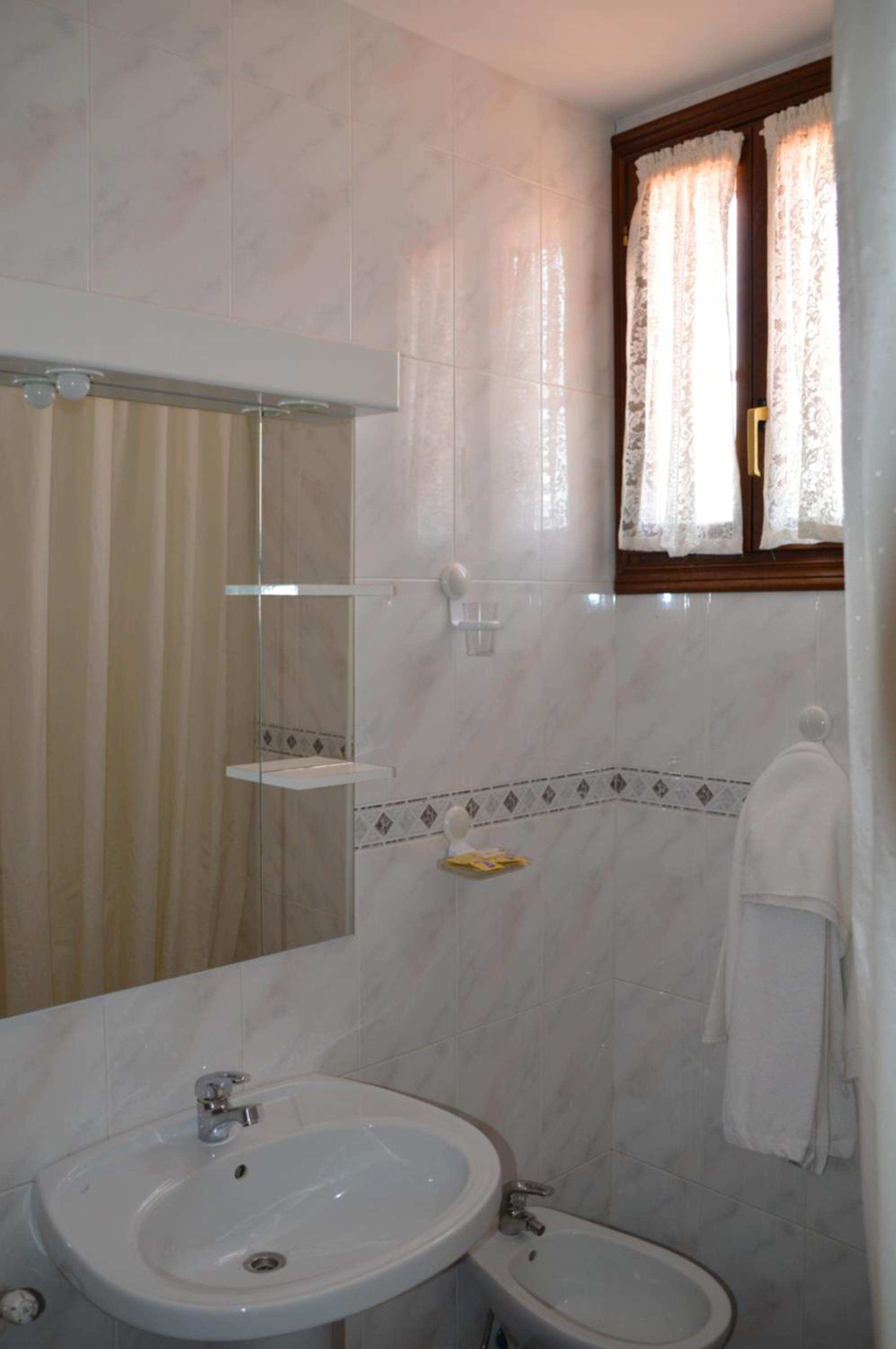 Twin Room with Terrace - Photo 9