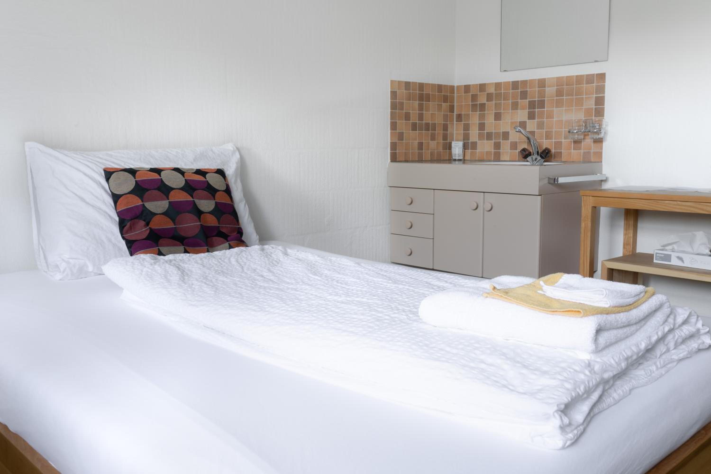 Single Room with Shared Shower and Toilet photo 2