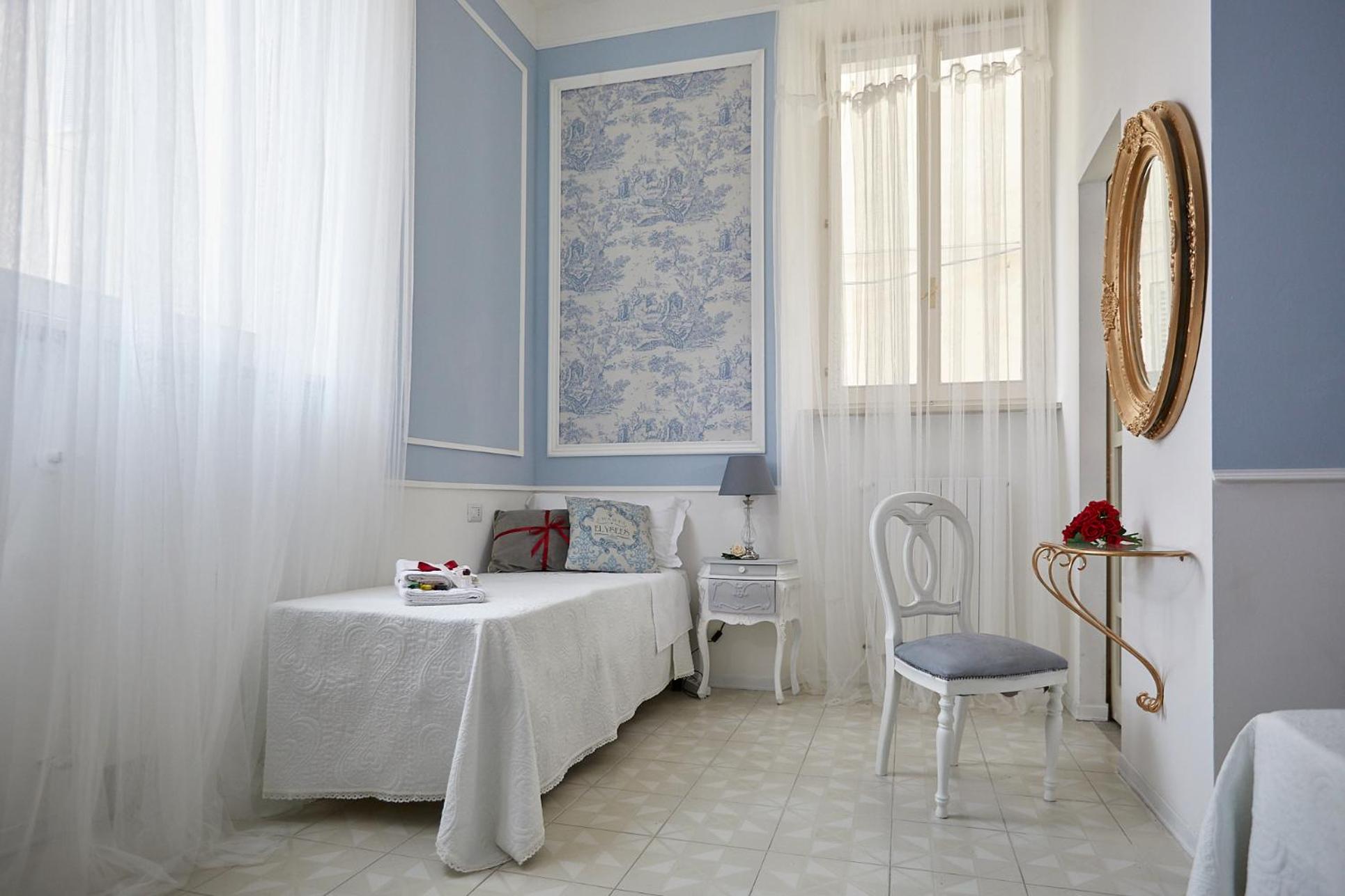 Triple Room with Private Bathroom - Photo 8