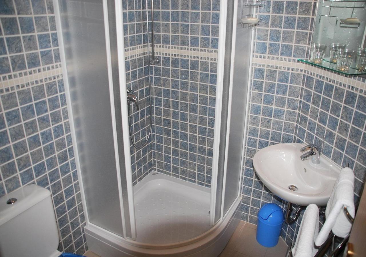 Apartment with Balcony - Photo 3