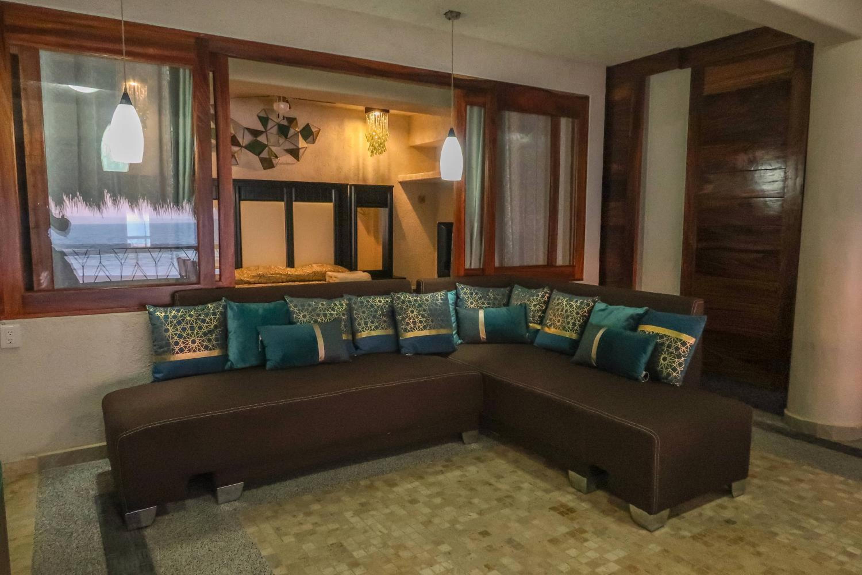 Deluxe Suite - Photo 18