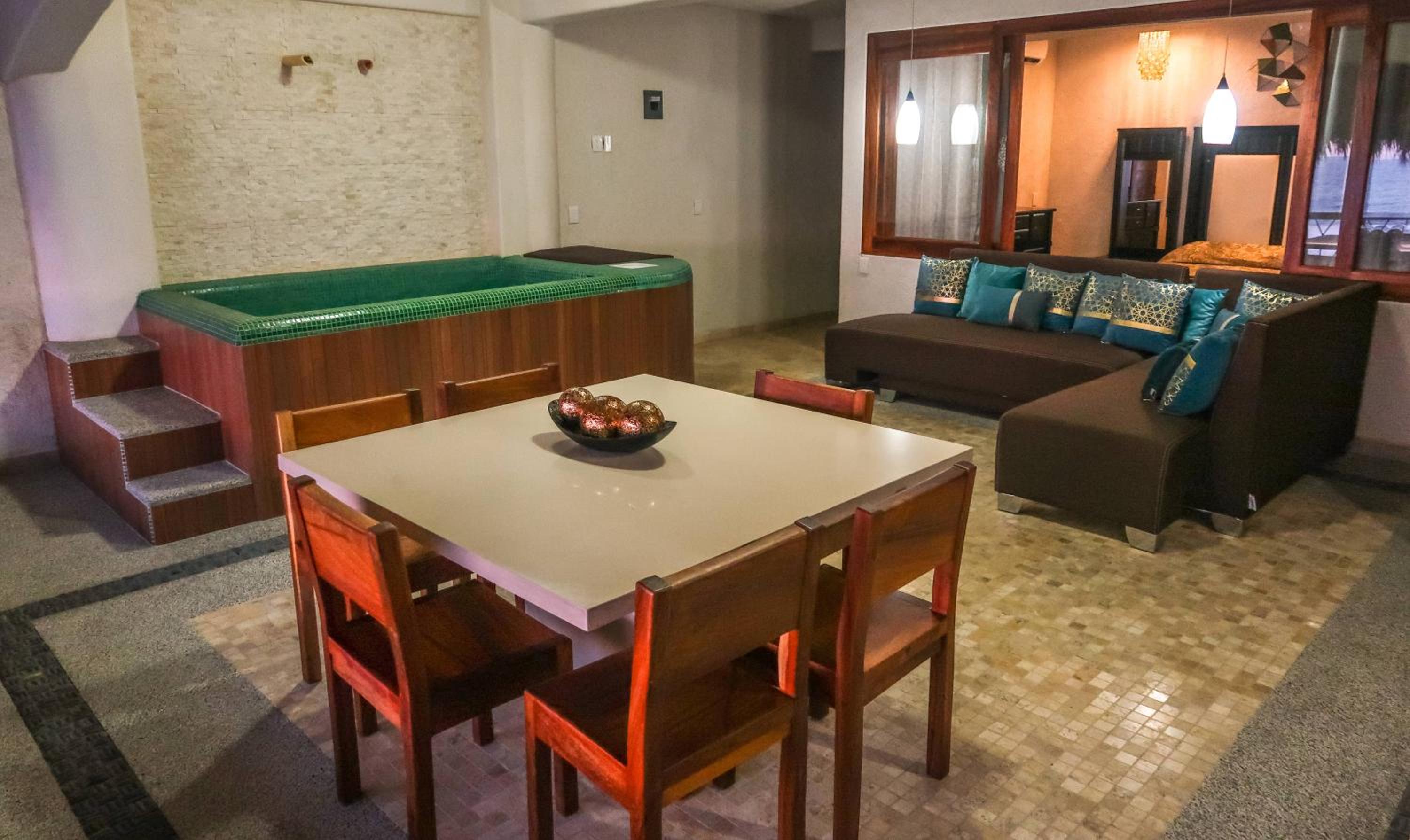 Deluxe Suite - Photo 17