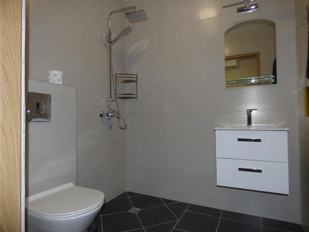 Double Room with Lake View - Photo 2