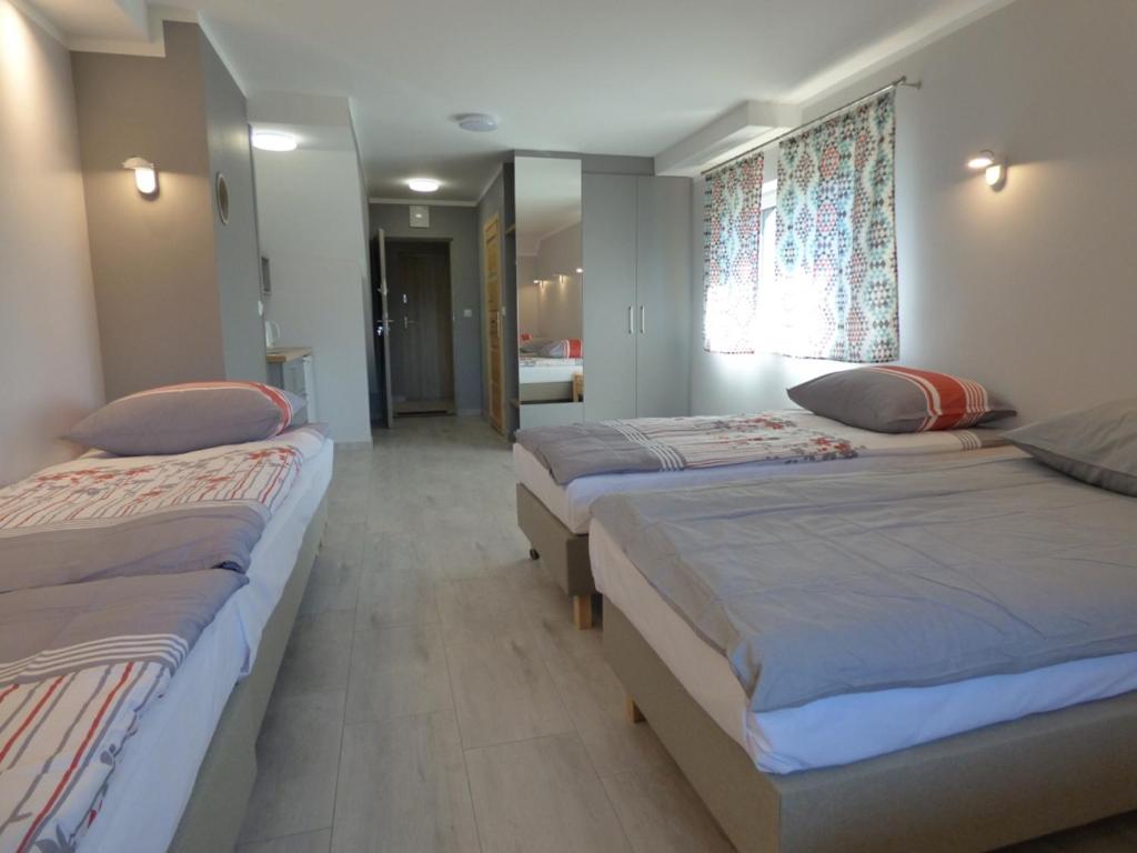 Family Room with Private Bathroom - Photo 4