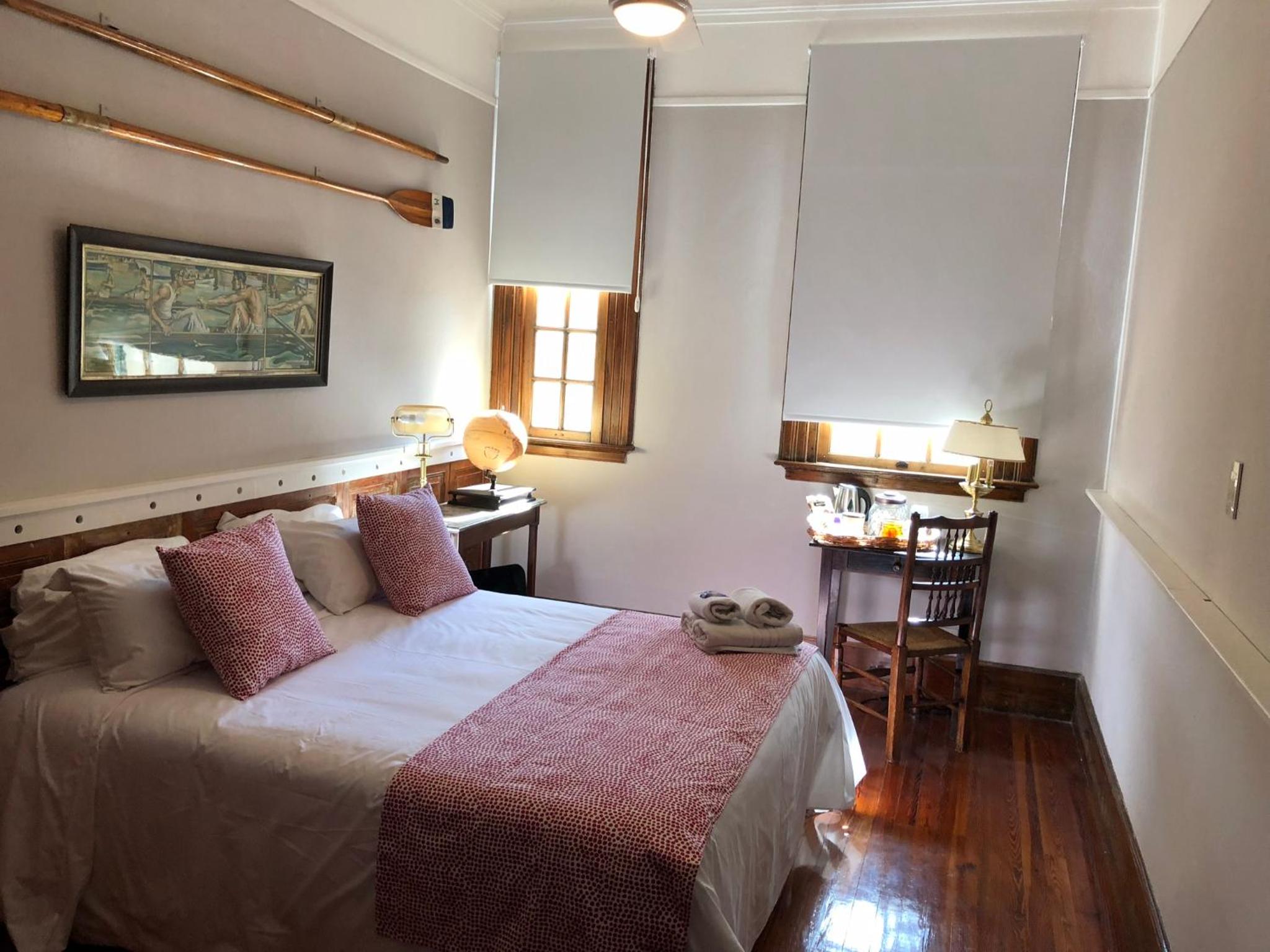 Double Room with Shared Bathroom photo 2