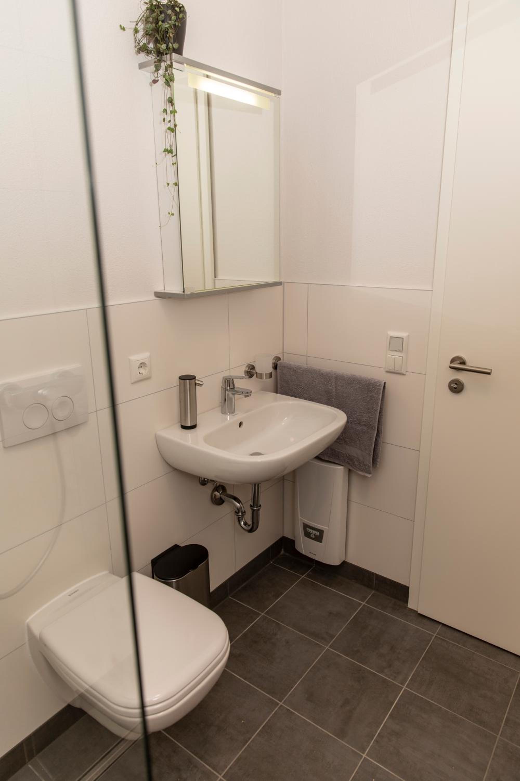 One-Bedroom Apartment - Photo 2