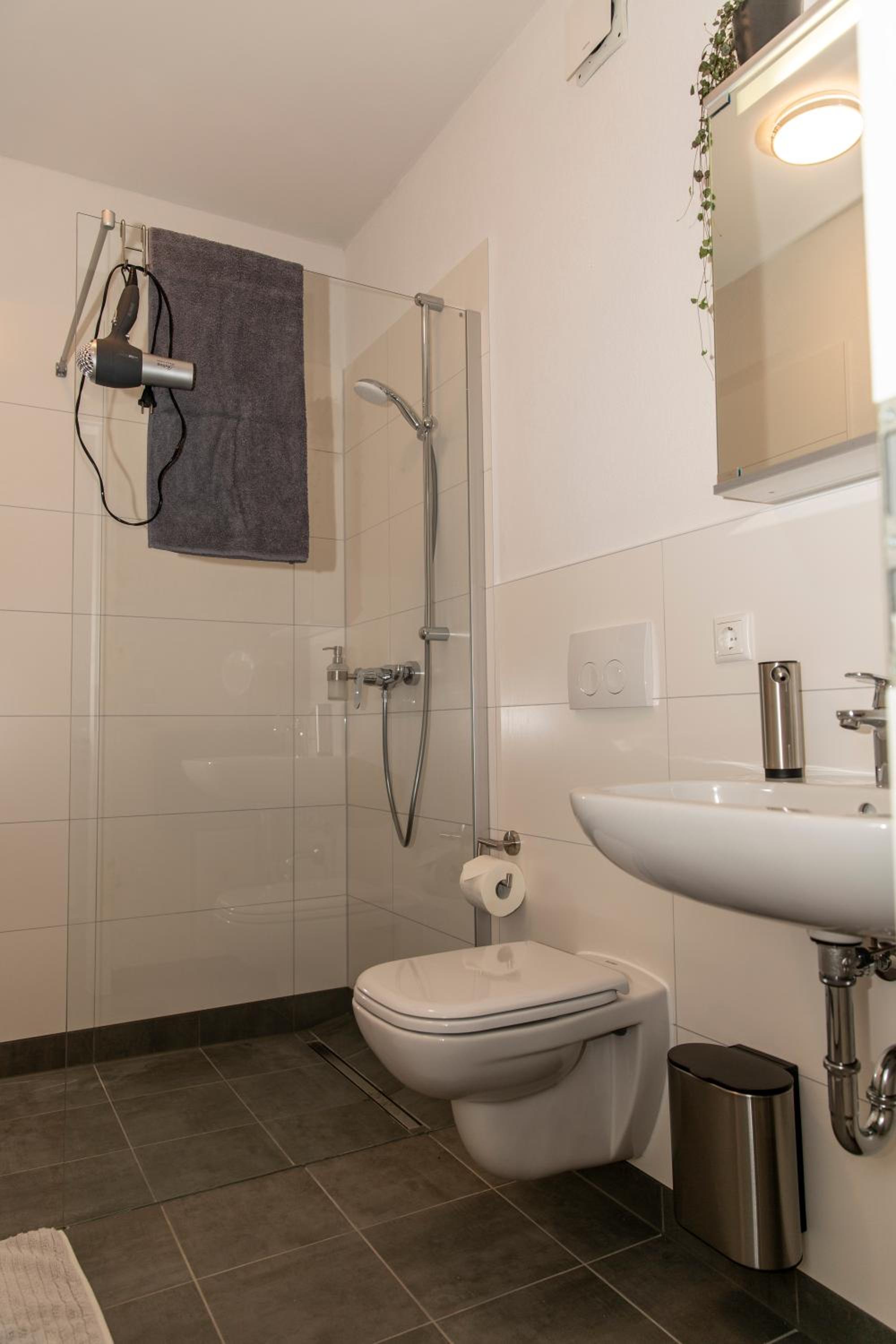 One-Bedroom Apartment - Photo 3