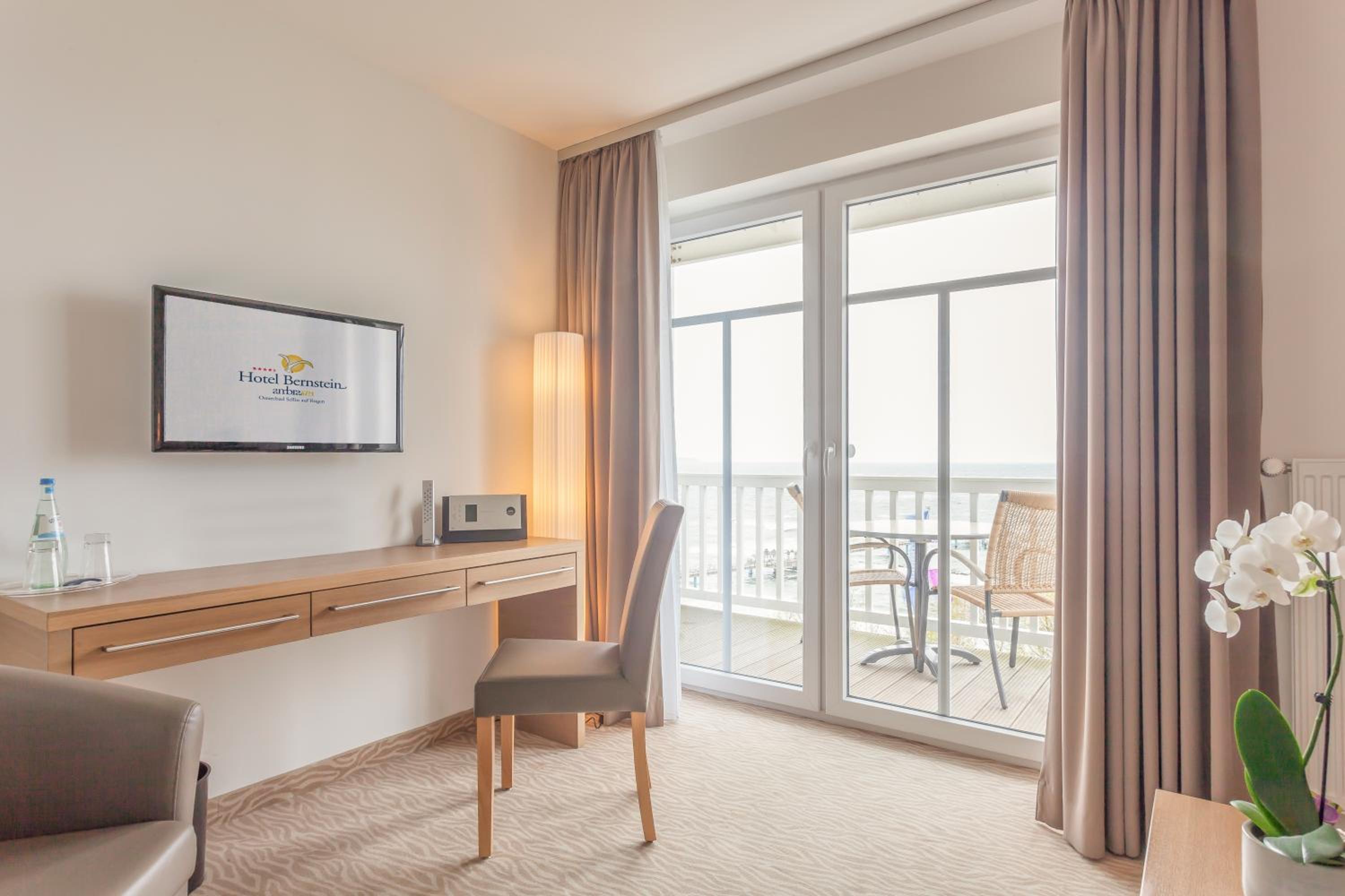 Superior Suite with Sea View thumbnail 6