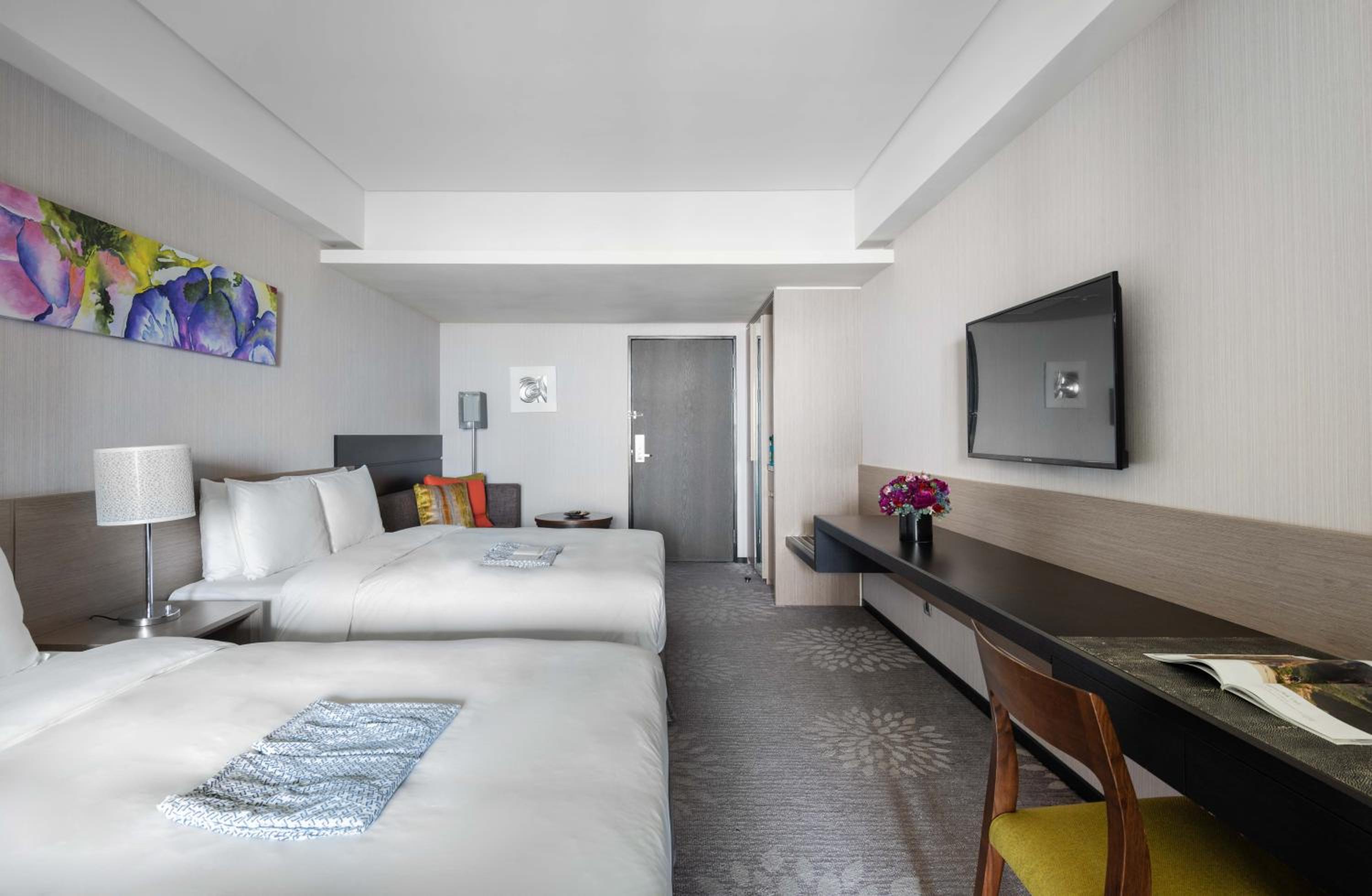 Staycation Offer - Luxury Family Room with Ocean View include Alco Night