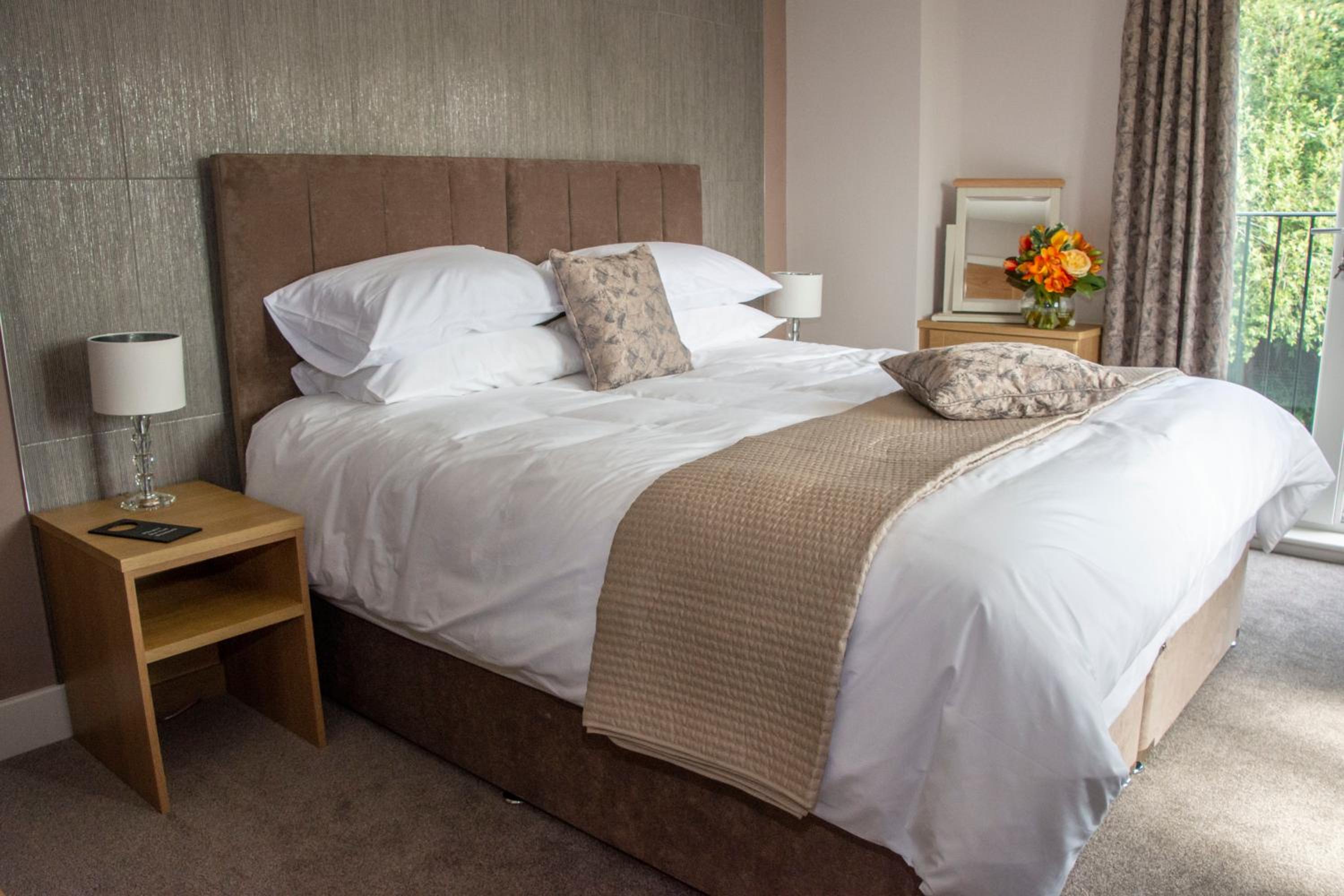 Double or Twin Room with Extra Bed - Photo 17