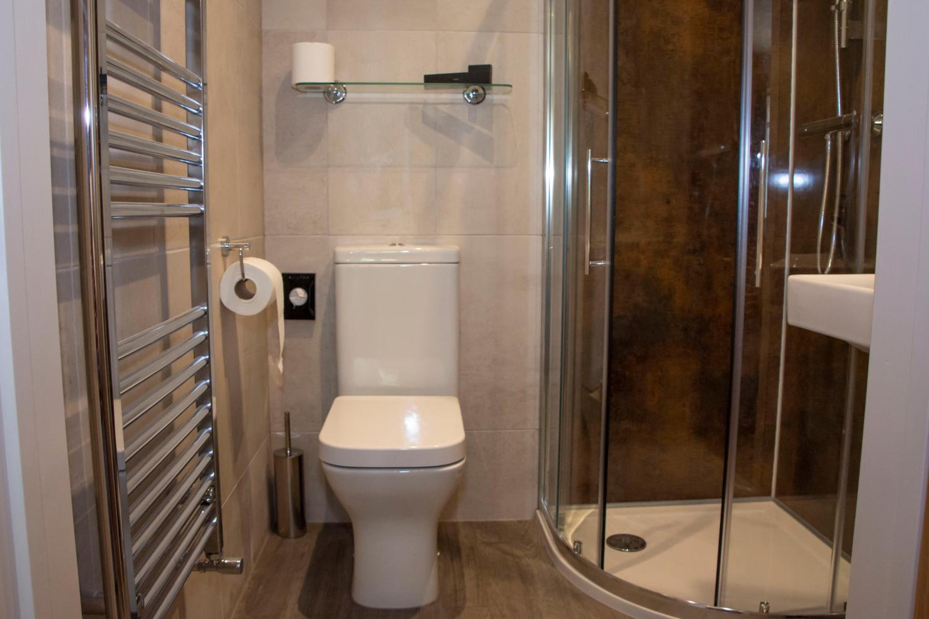 Double or Twin Room with Shower - Photo 14