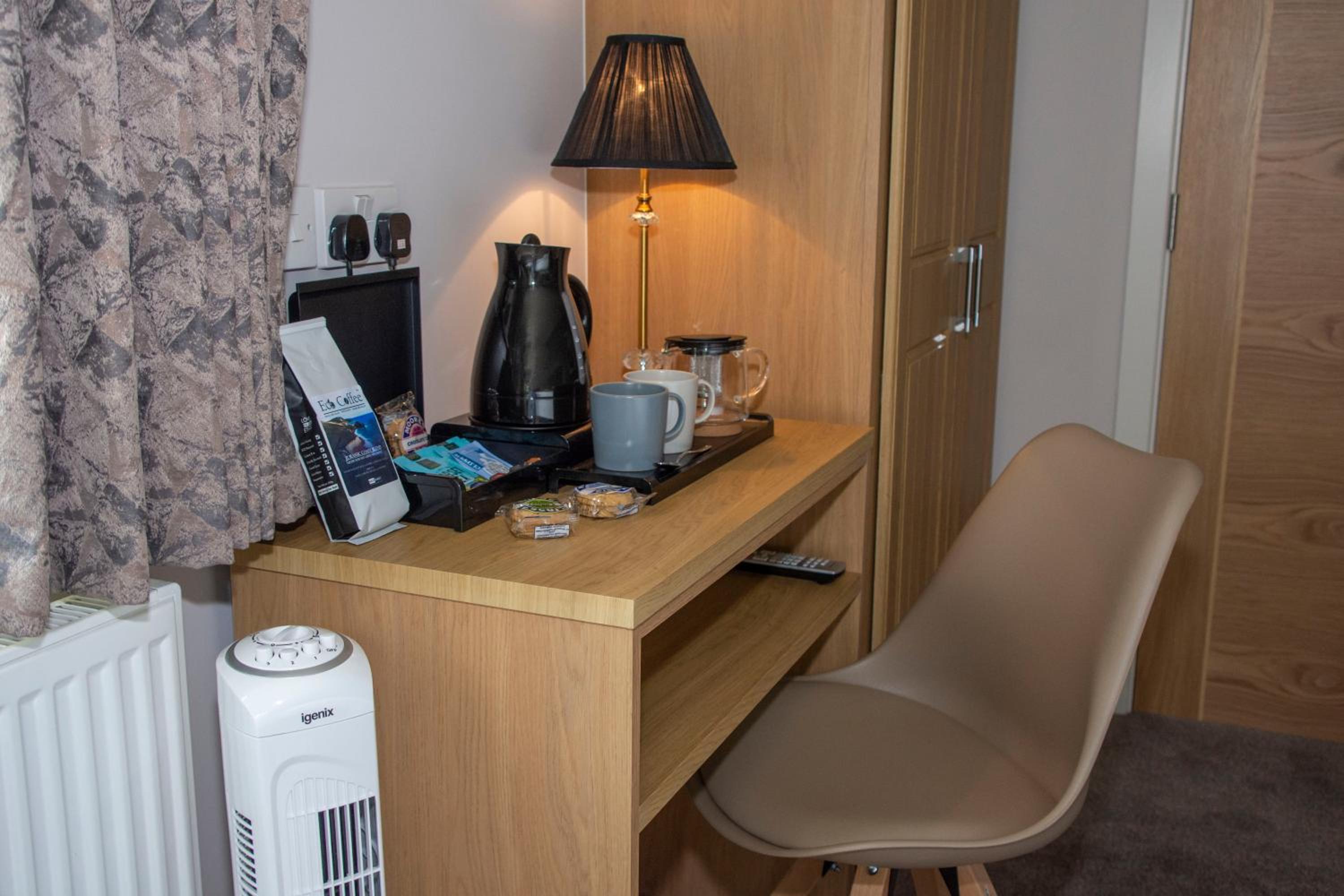 Double or Twin Room with Extra Bed - Photo 7