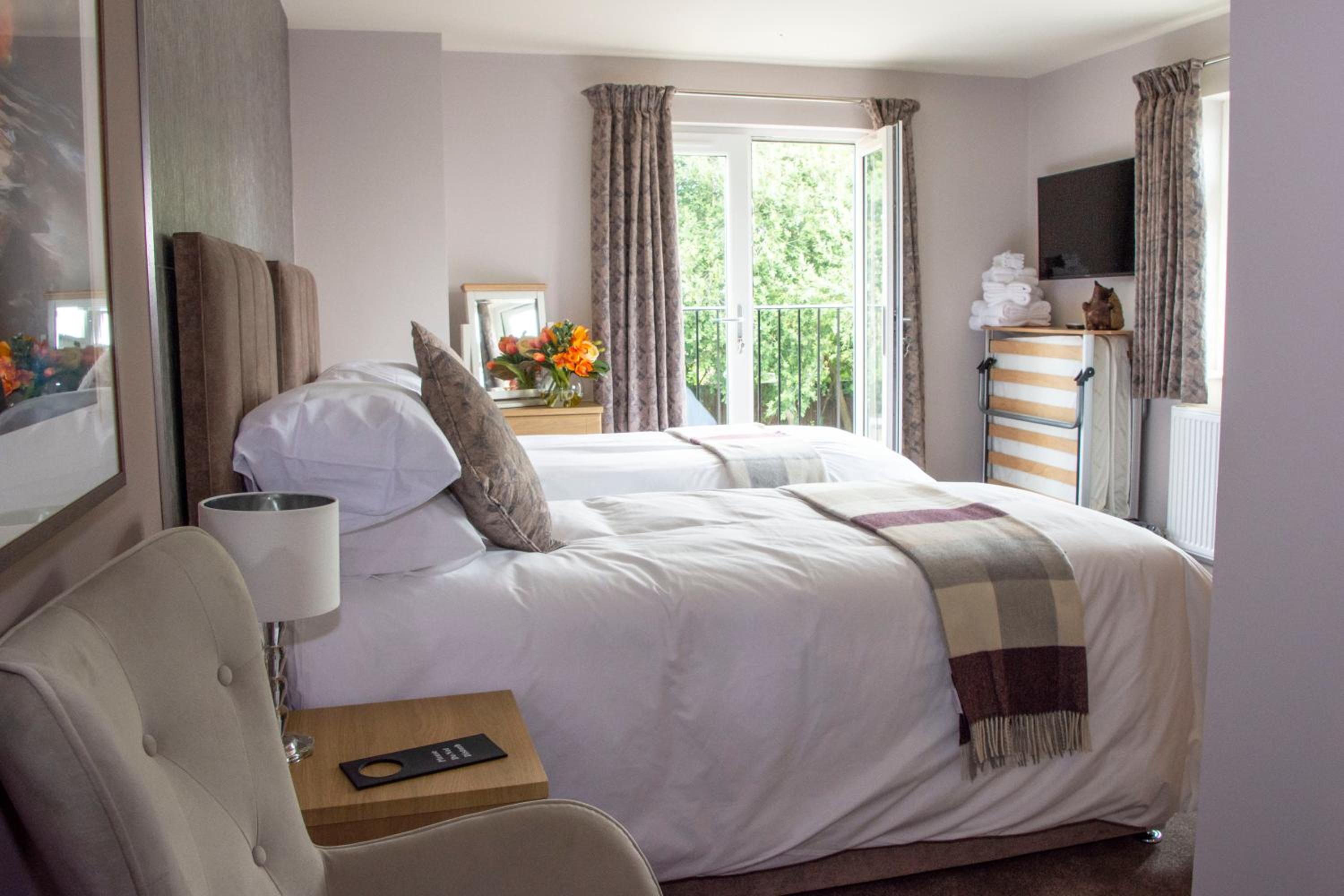 Double or Twin Room with Extra Bed - Photo 19