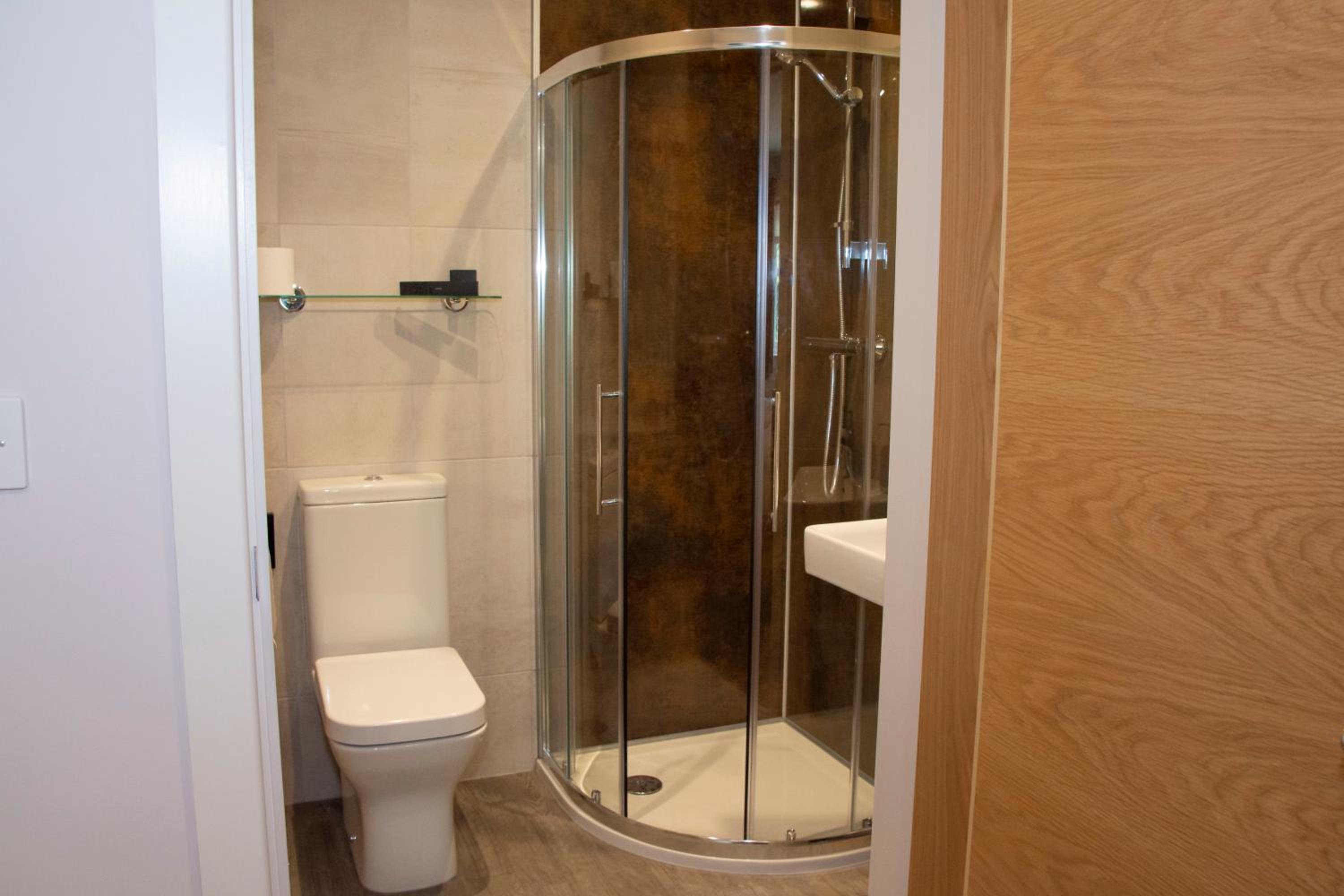Double or Twin Room with Shower - Photo 16