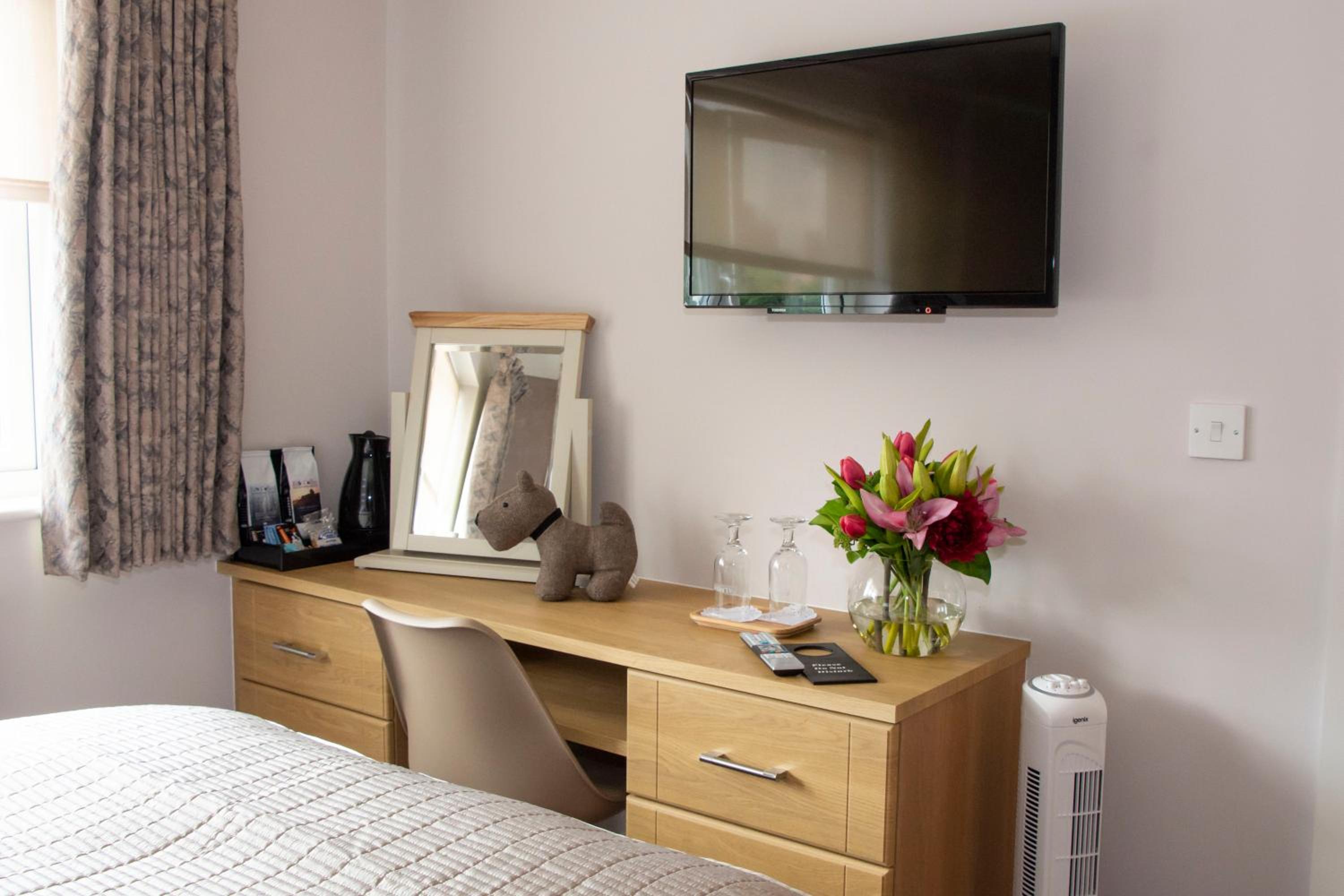 Superior King Room - Photo 17