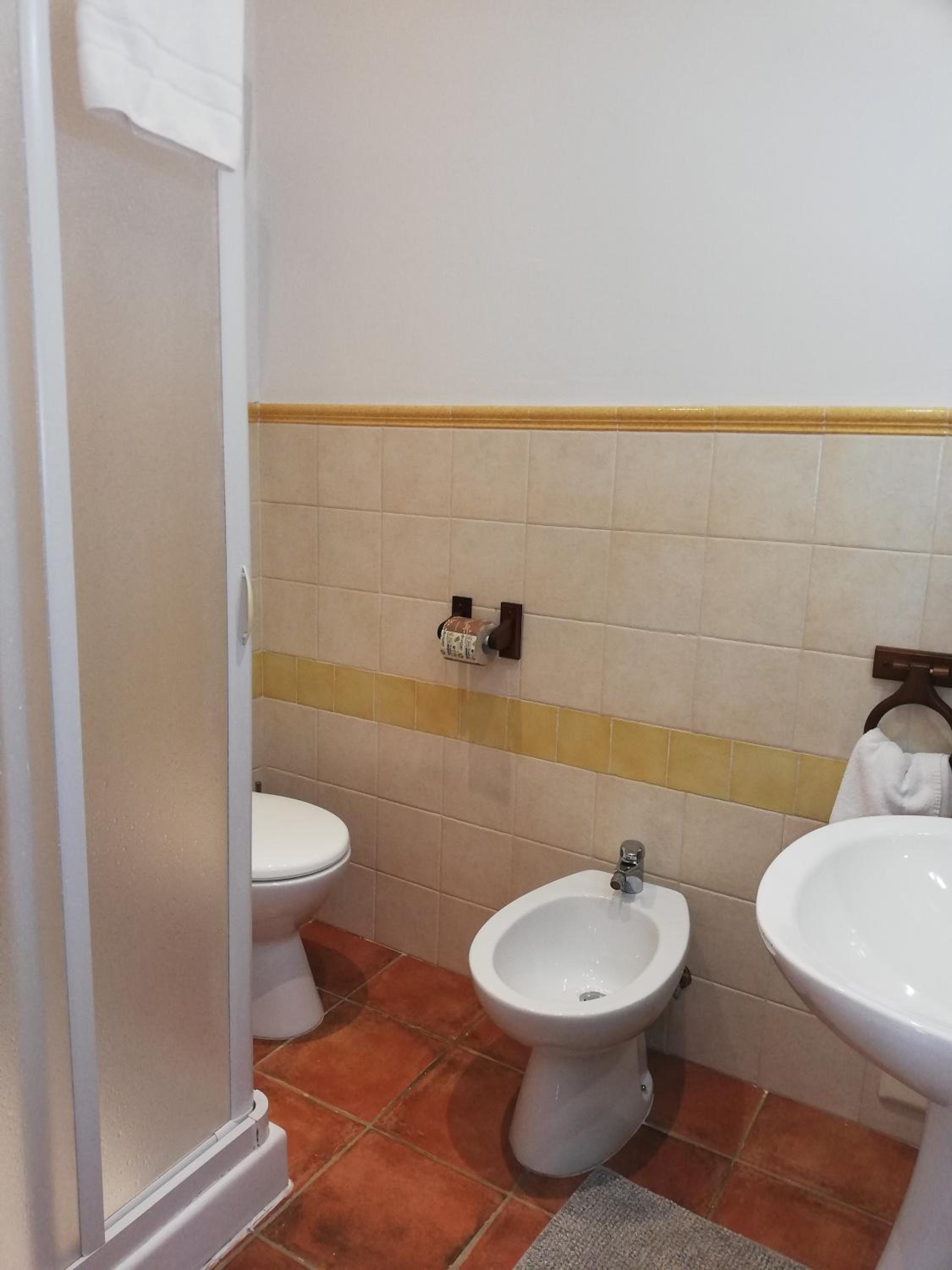 Triple Room with Private Bathroom - Photo 3