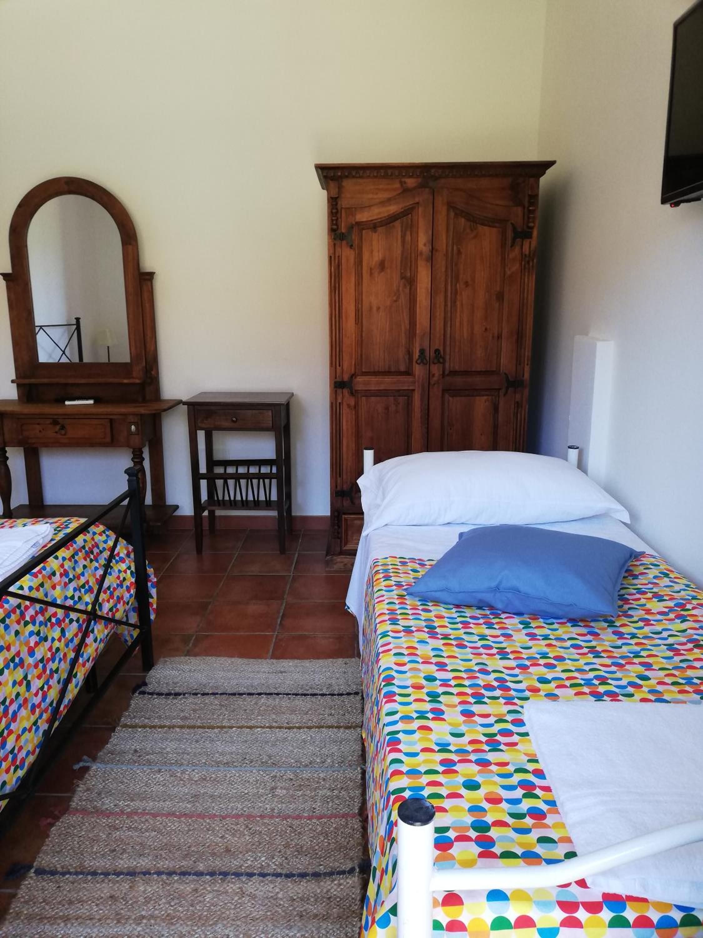 Triple Room with Private Bathroom - Photo 5