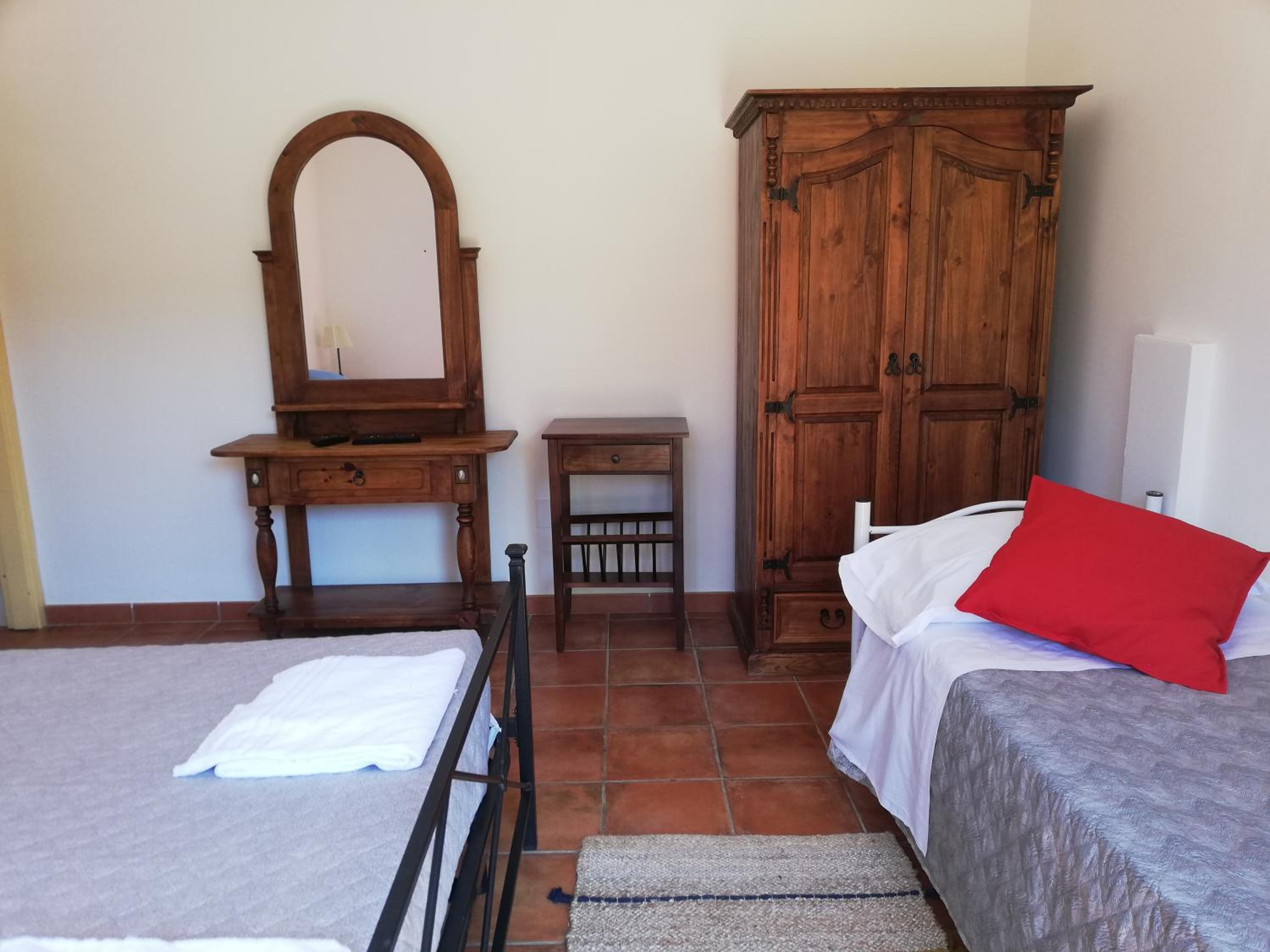 Triple Room with Private Bathroom - Photo 4