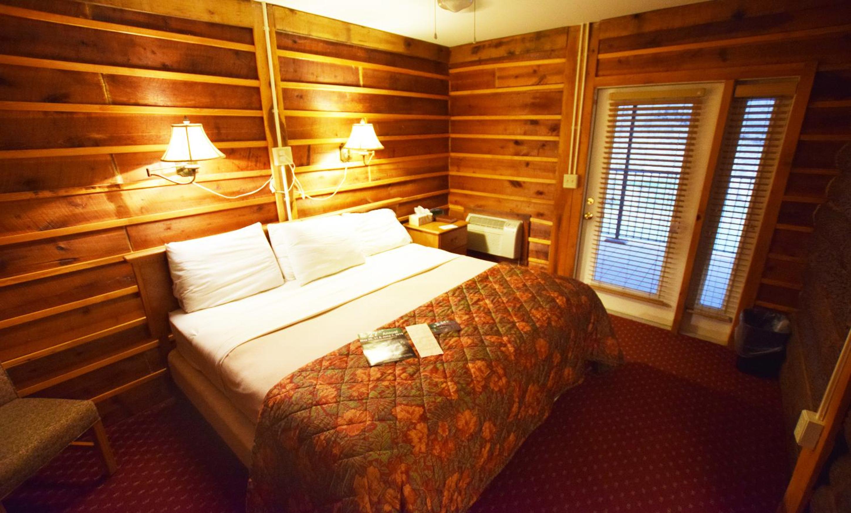 King Room in Poplar Lodge Motel