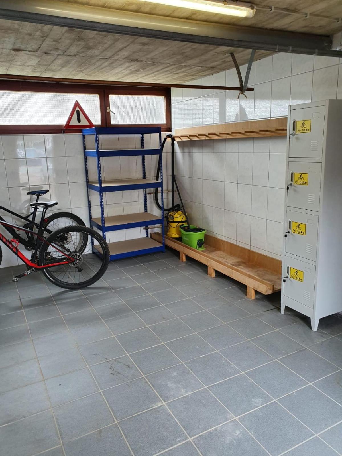 Studio with Balcony - Photo 13
