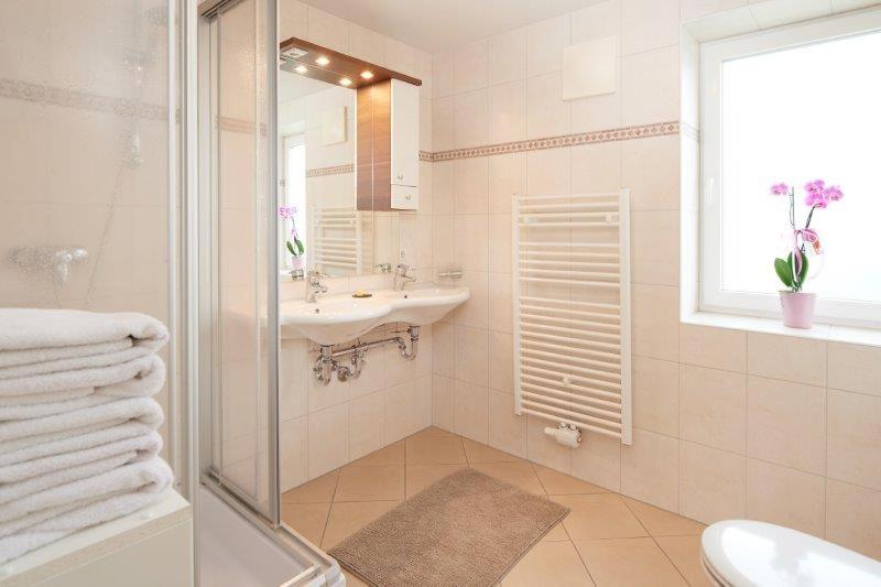 Two-Bedroom Apartment with Balcony - Photo 6