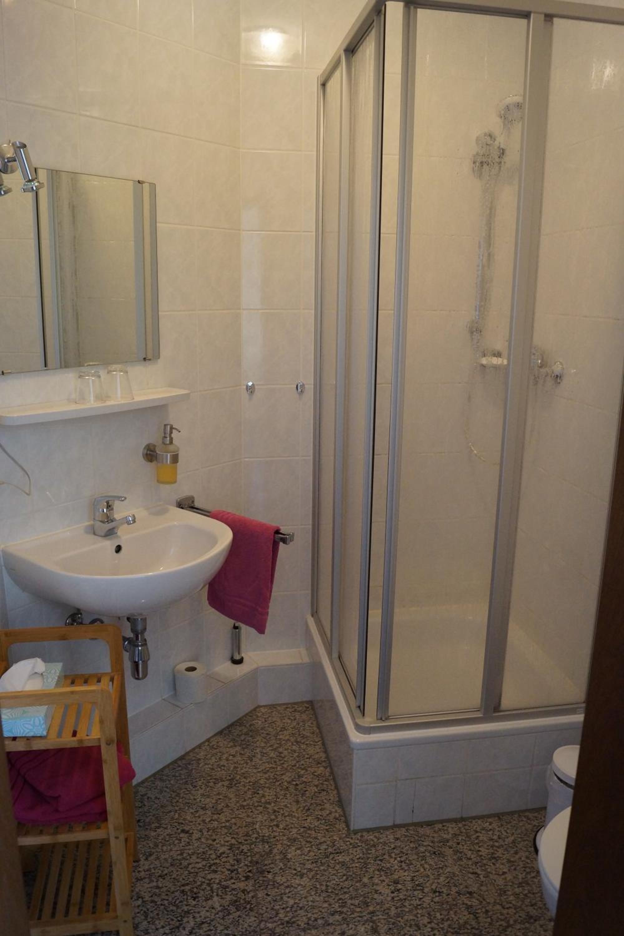 Double or Twin Room - Photo 13