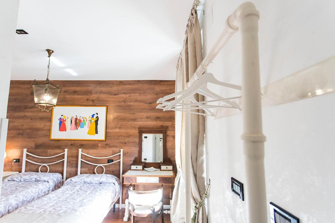 Twin Room with Private Bathroom photo 2