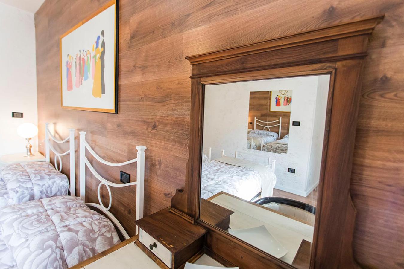 Twin Room with Private Bathroom photo 3