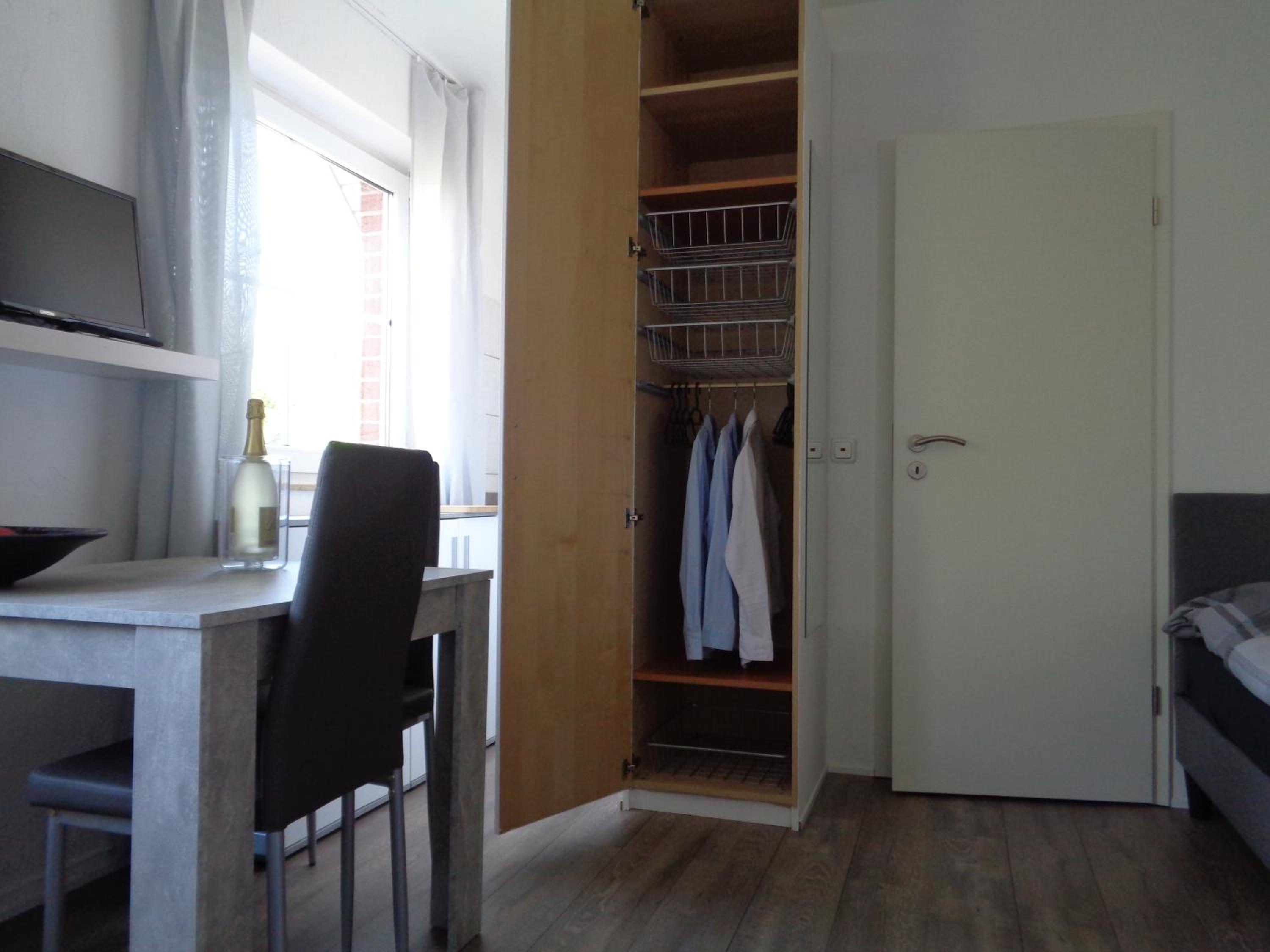King Studio with Sofa Bed - Photo 10