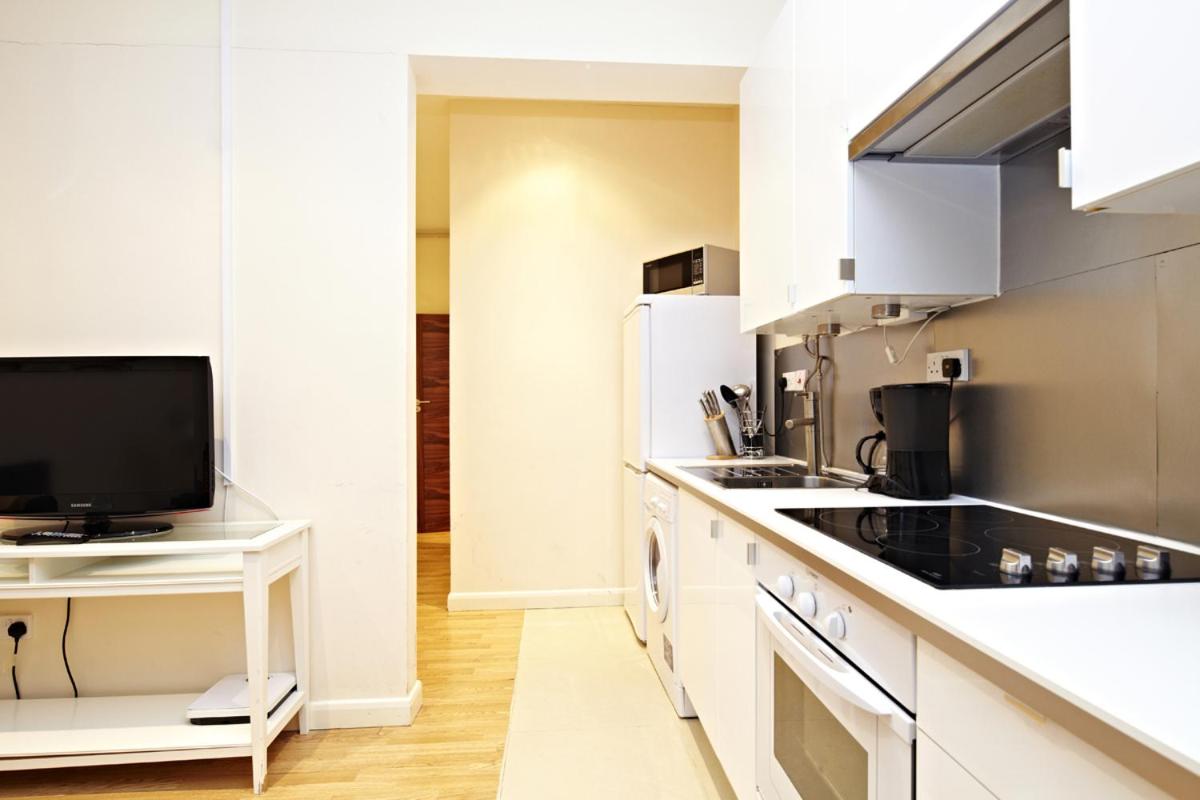 One-Bedroom Apartment photo 2