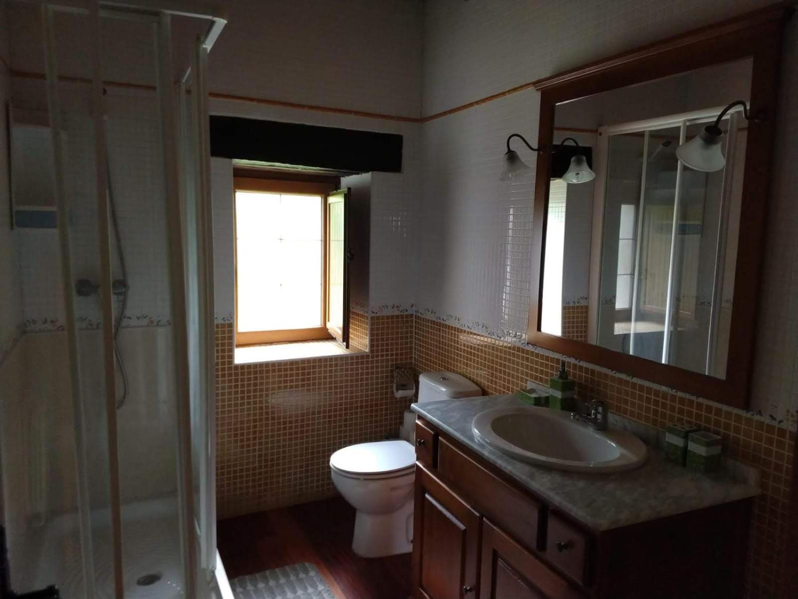 Five-Bedroom House photo 3