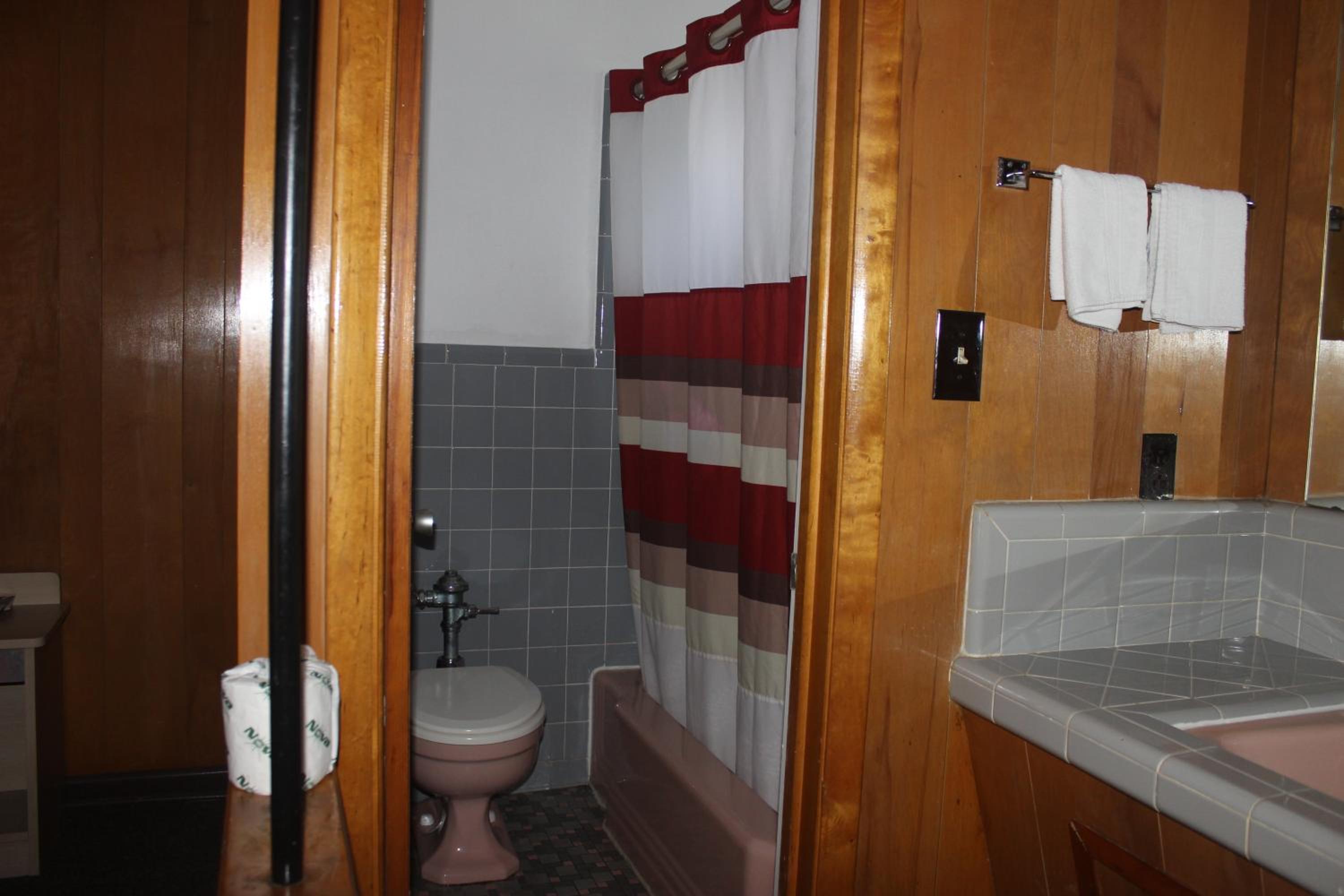 King Room - Non-Smoking
