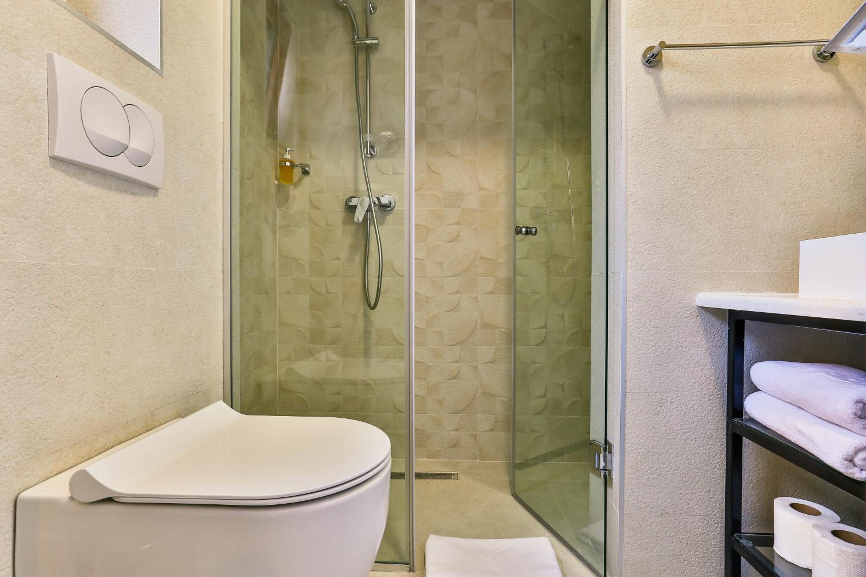 Double Room - Photo 8
