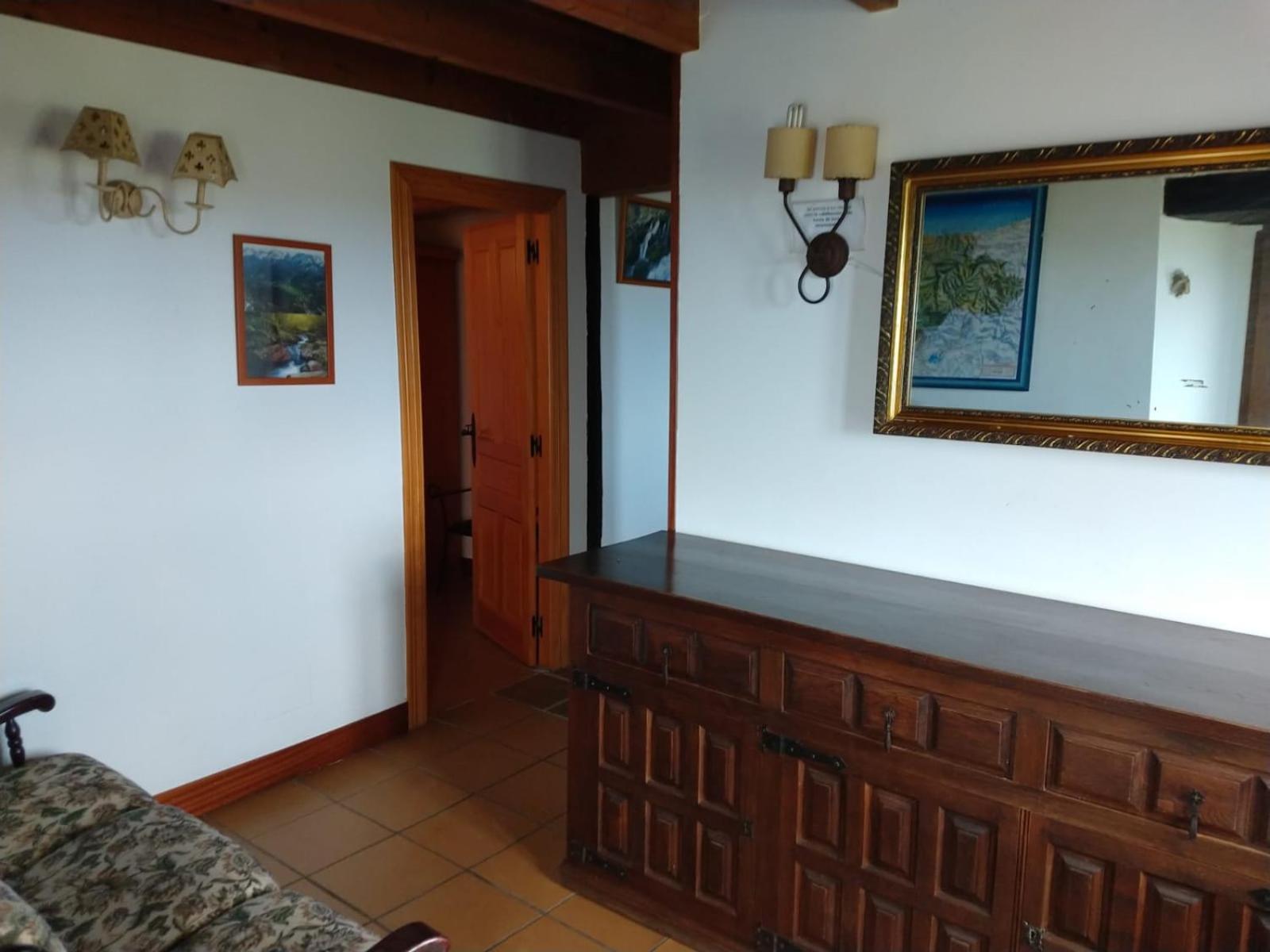 Five-Bedroom House photo 2