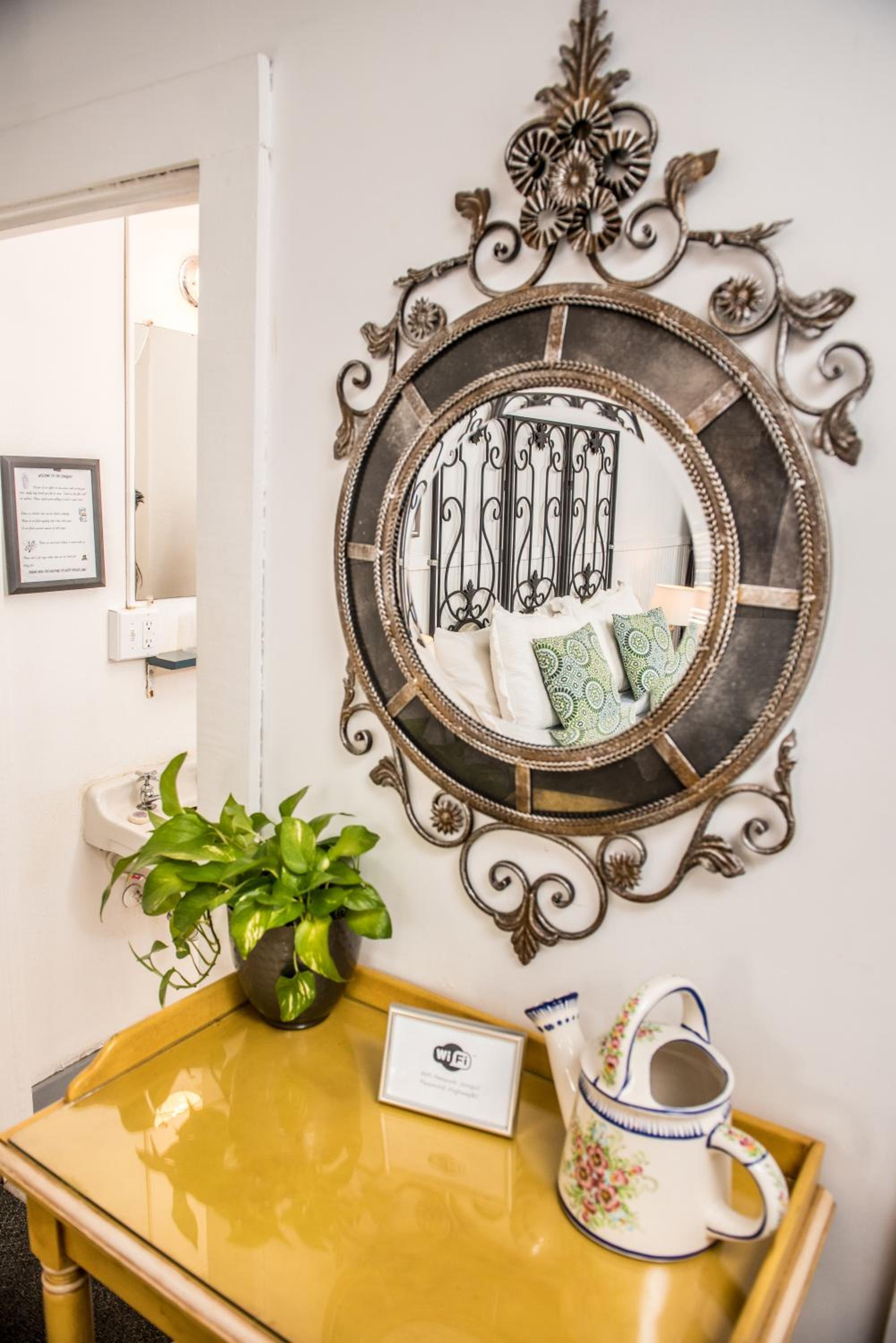Queen Room photo 3