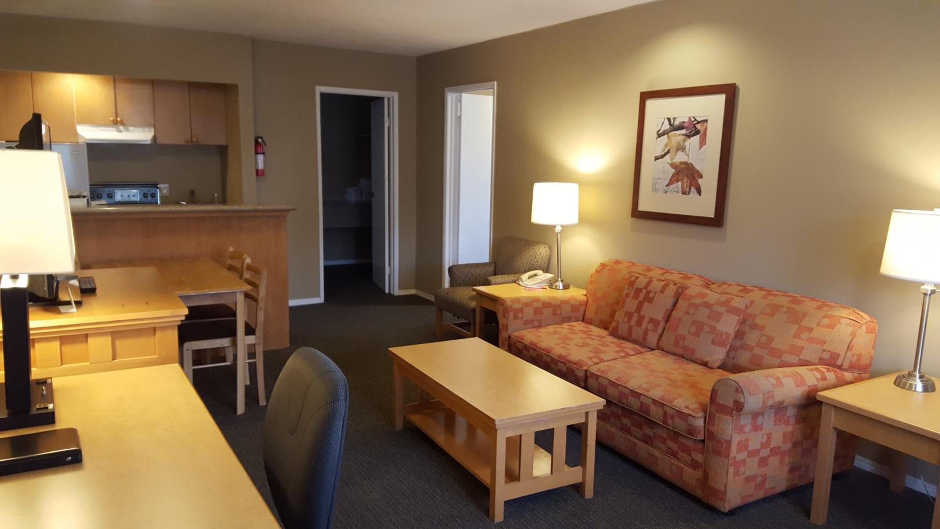 Family Suite with One Queen Bed, Two  Single Beds and Sofa Bed - Non/Smoking - Photo 9