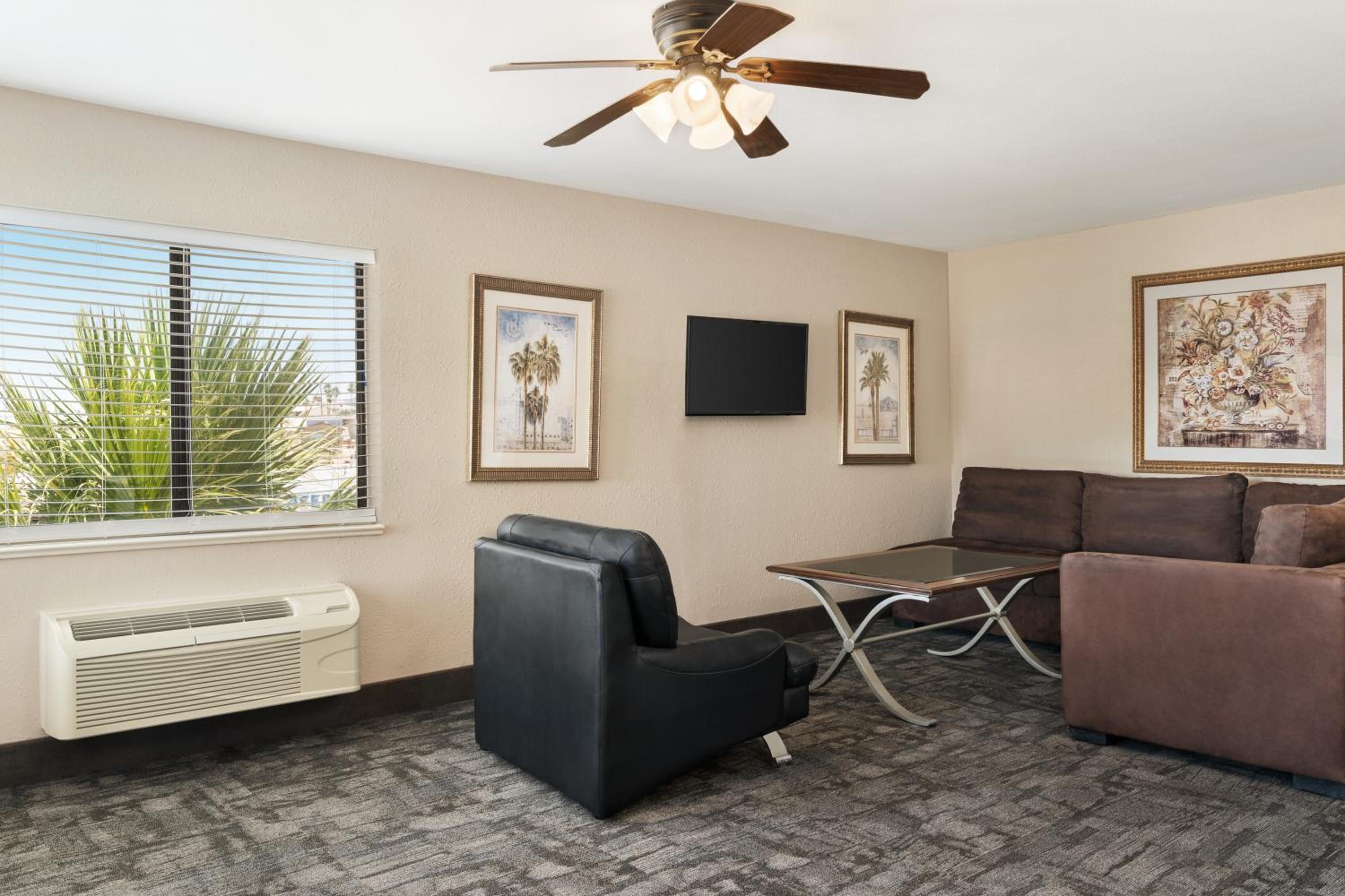 King Suite - Non-Smoking - Photo 1
