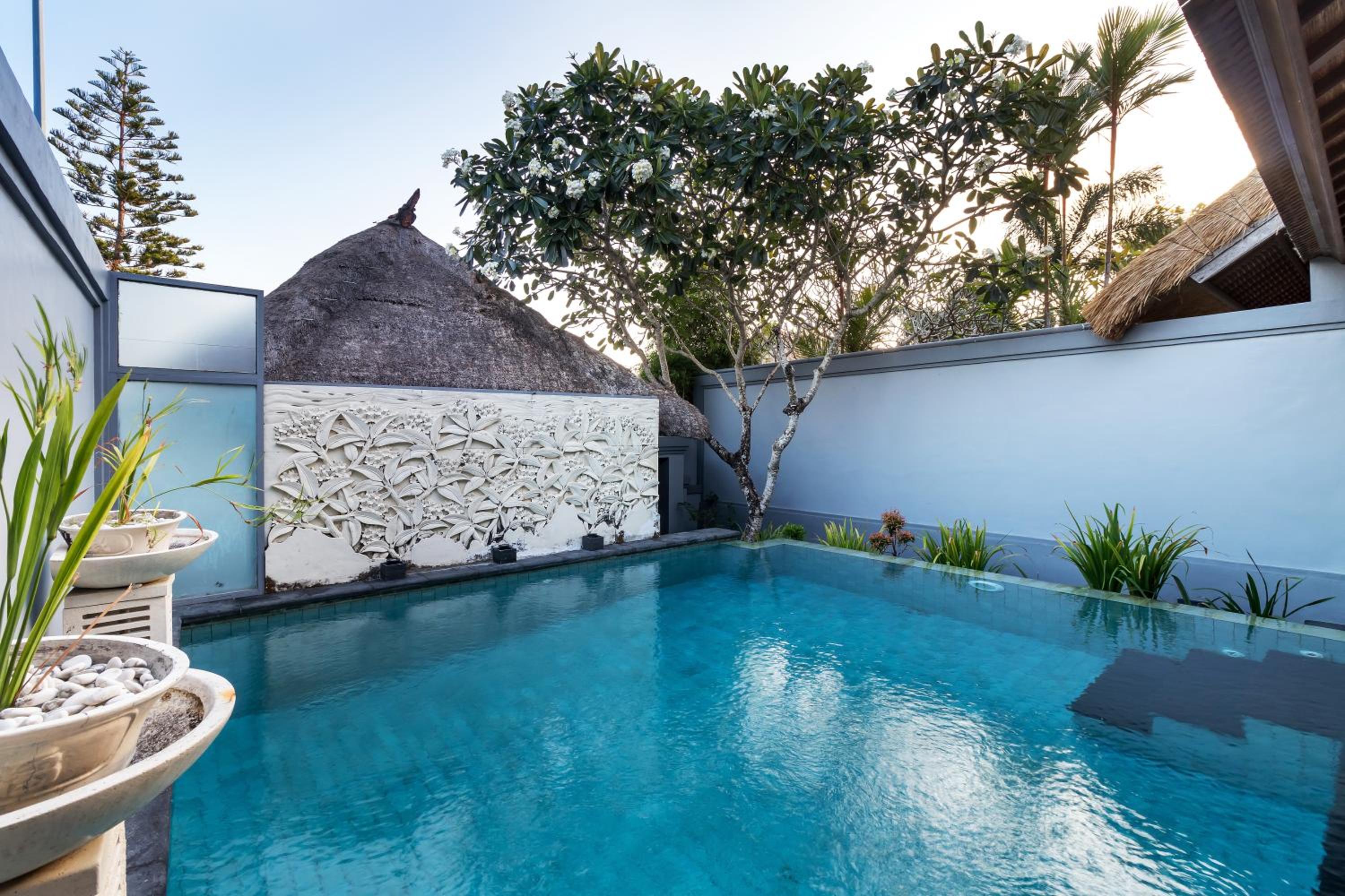 Three-Bedroom Villa - Photo 8
