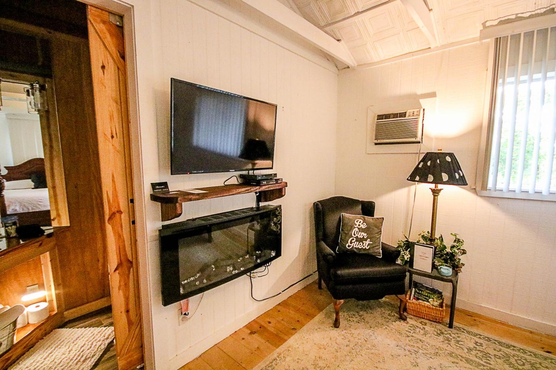 One-Bedroom House photo 1
