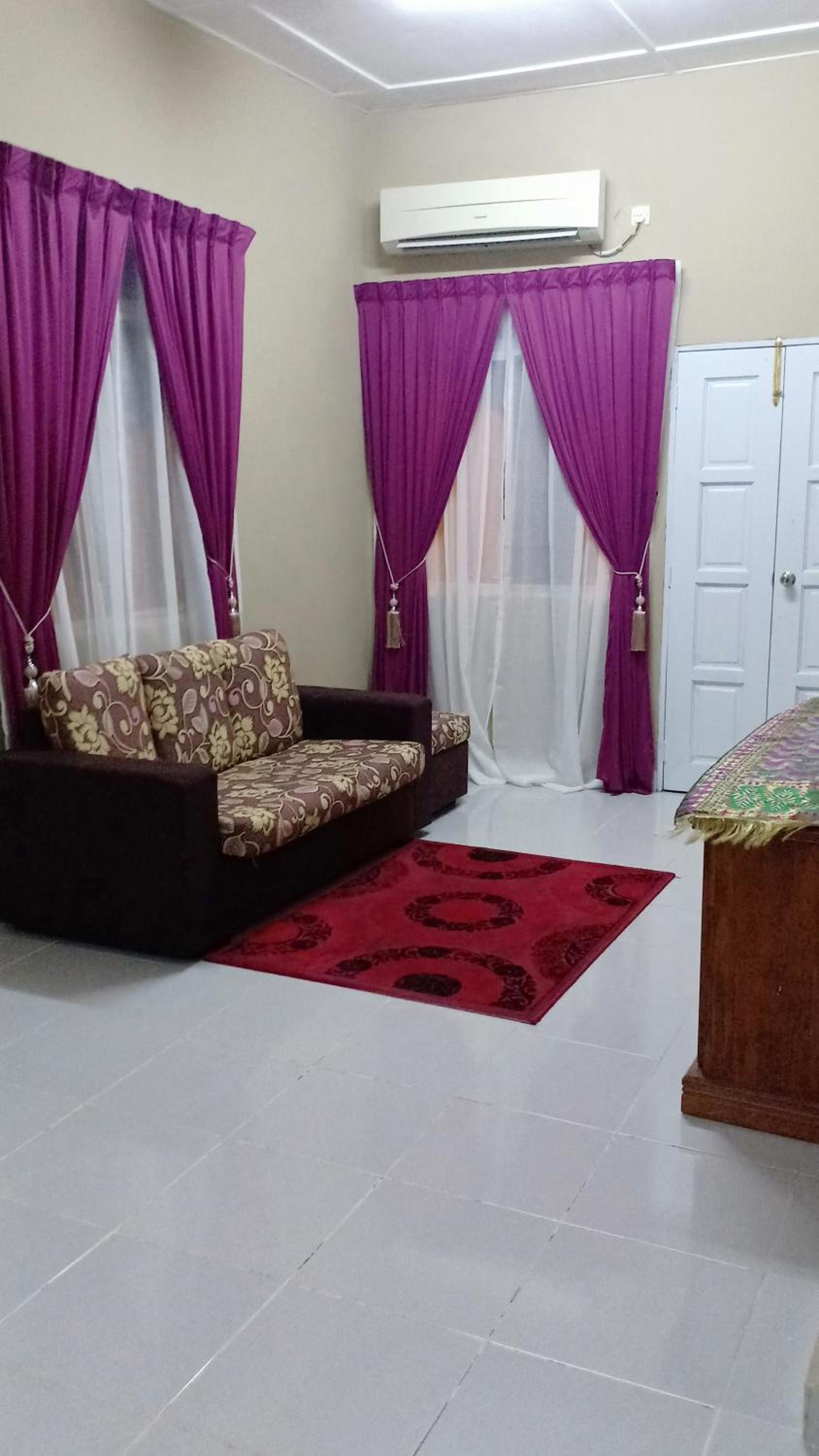 Three-Bedroom House photo 3