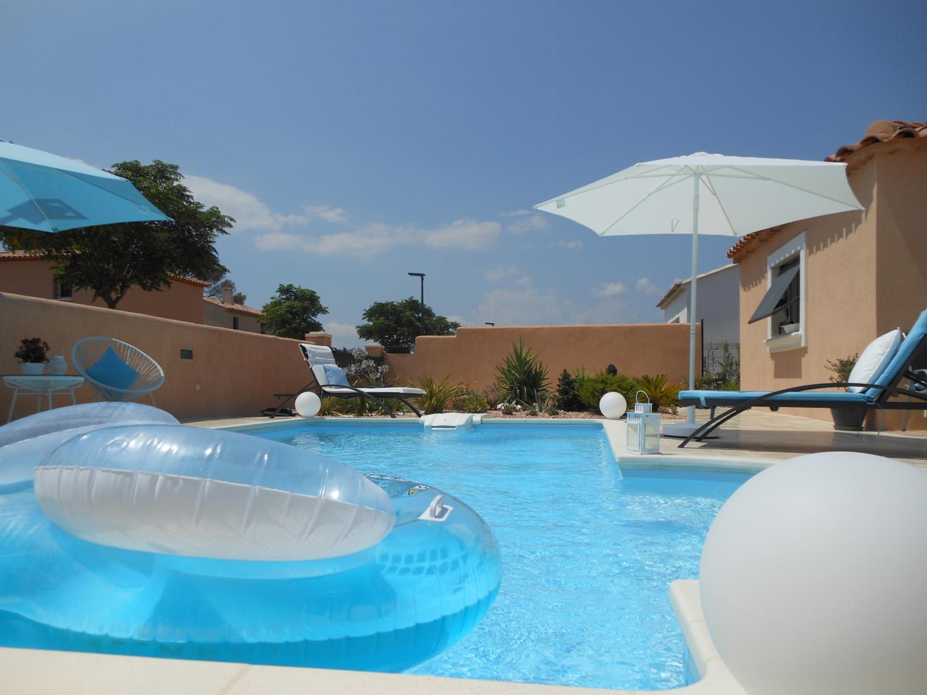Suite with Pool View photo 3