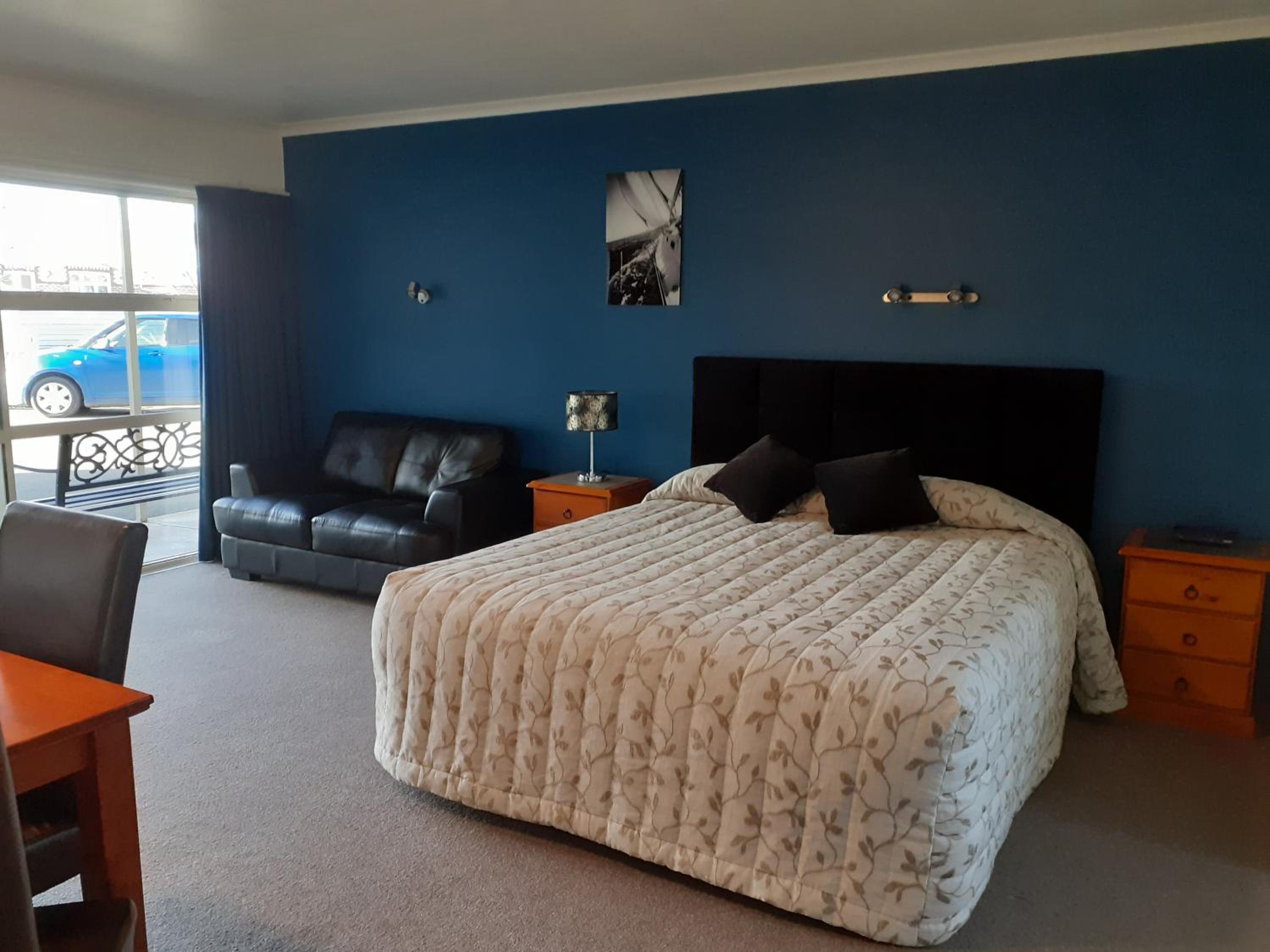 Executive King One-Bedroom Apartment photo 2