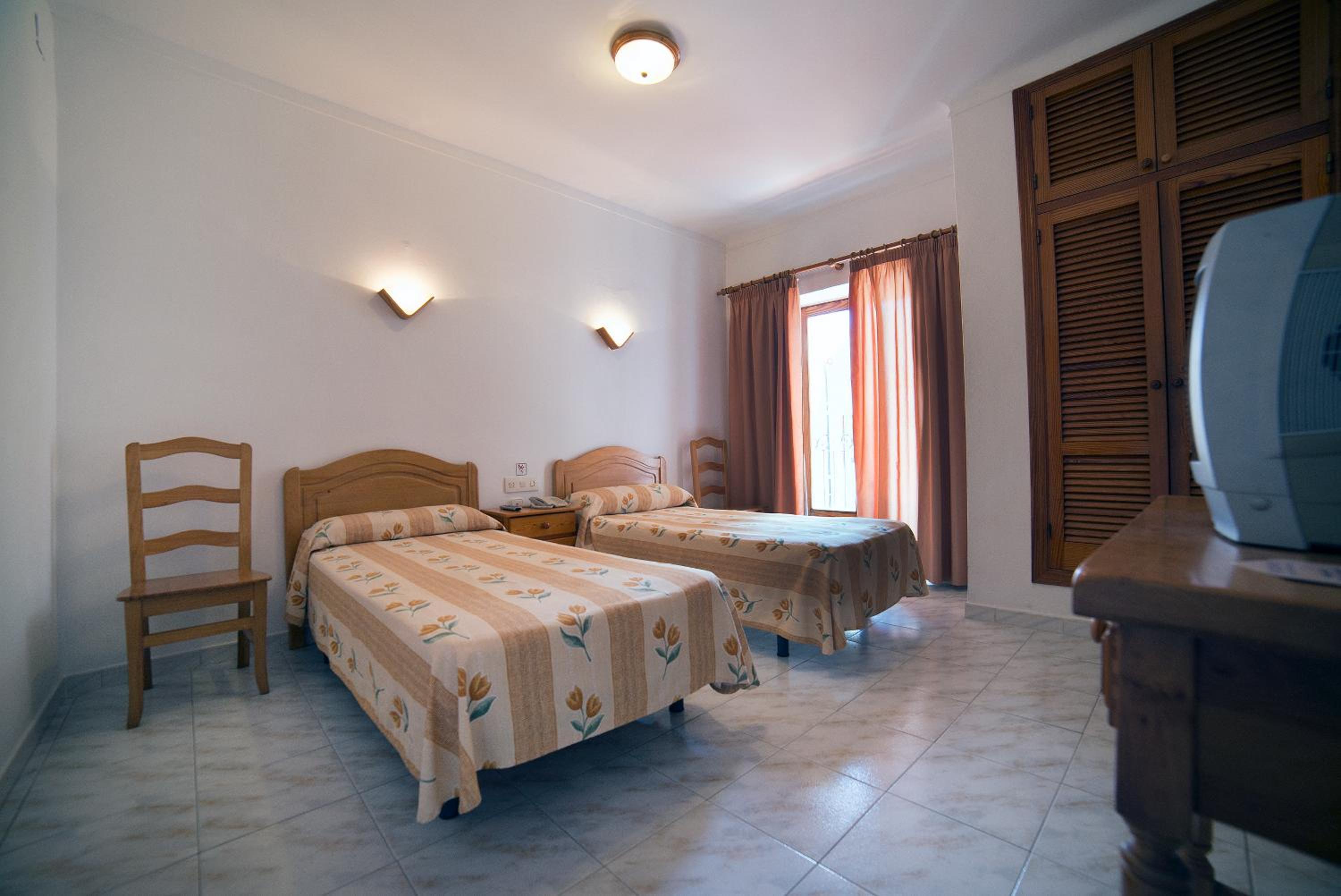 Twin Room with City View