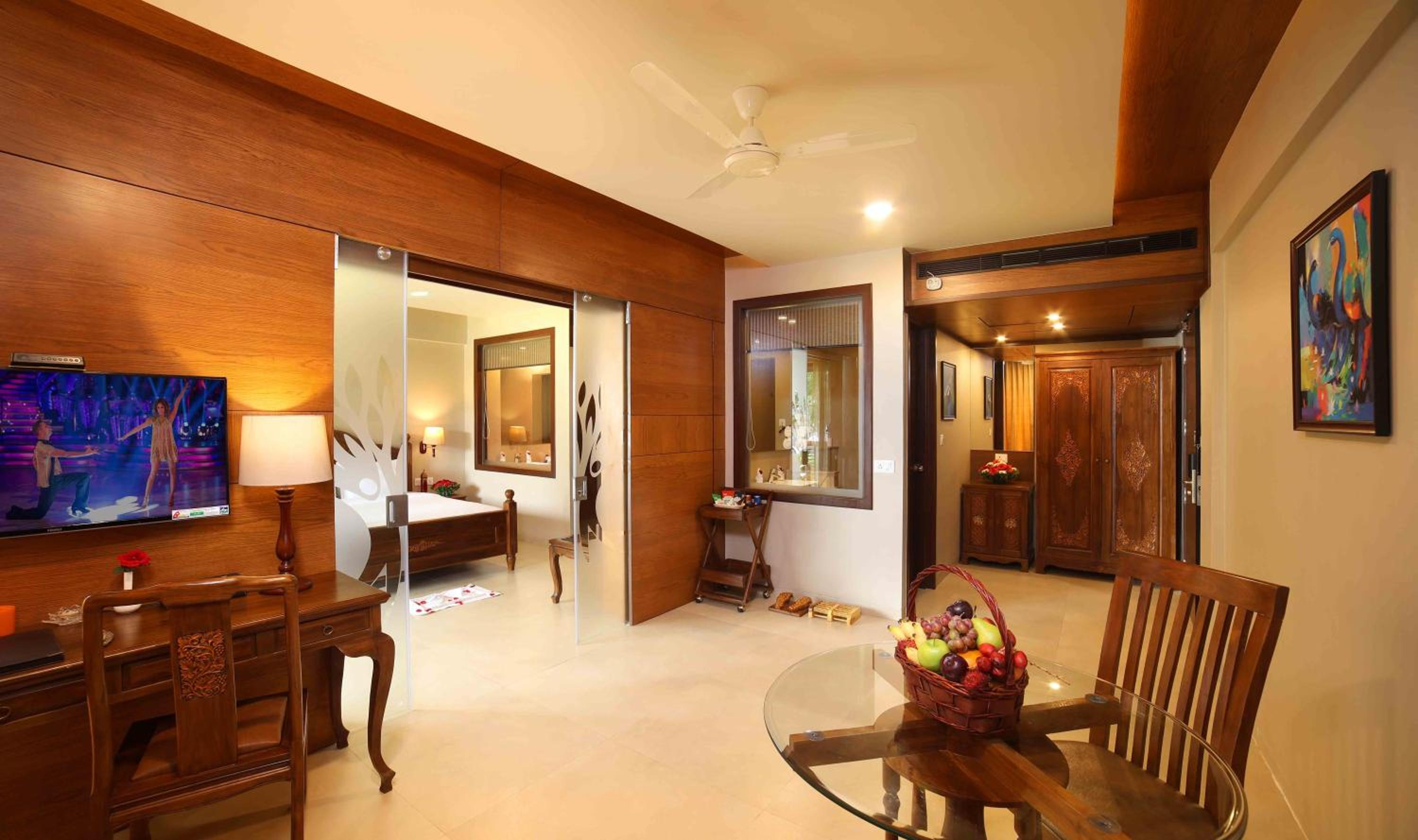 Lake View Suite room - Photo 2