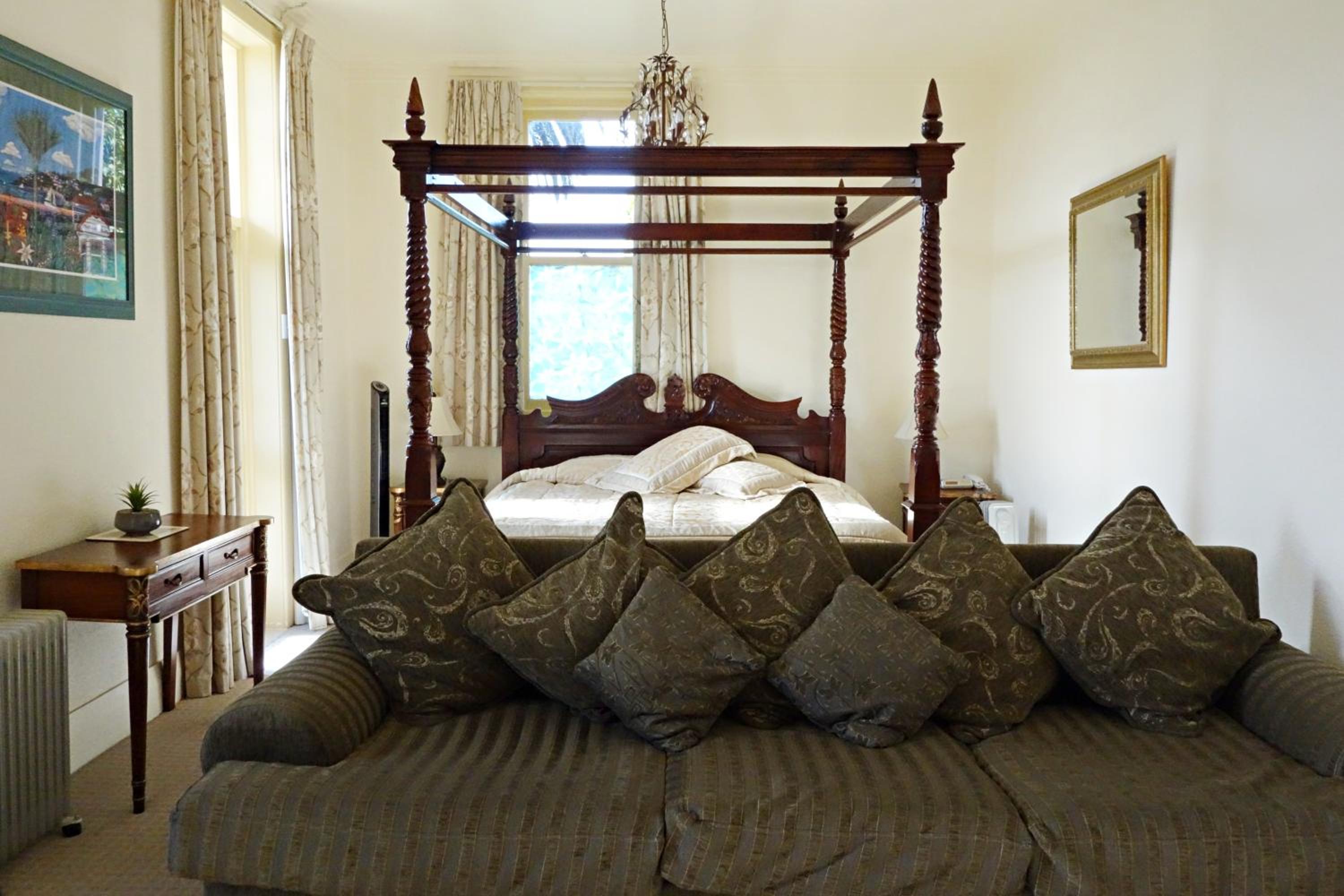 Honeymoon Suite with Lake View - Photo 1